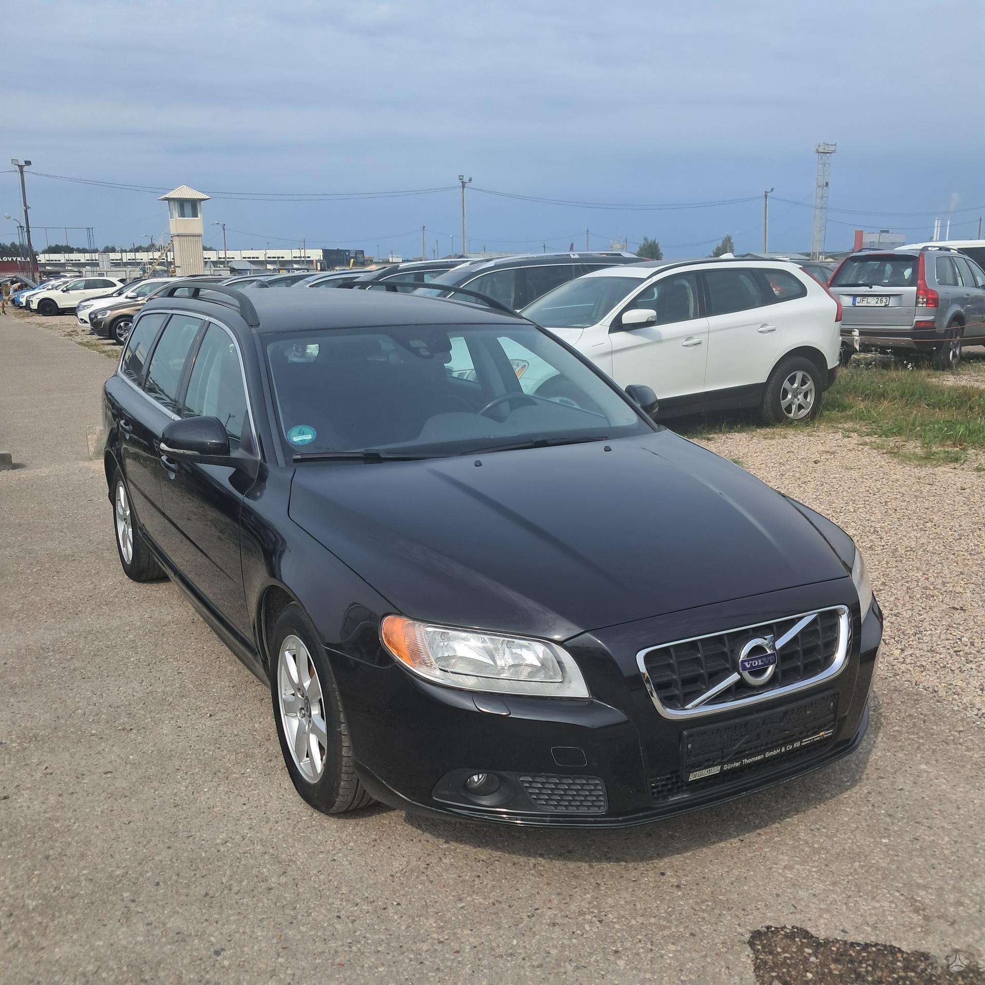 Volvo V70.