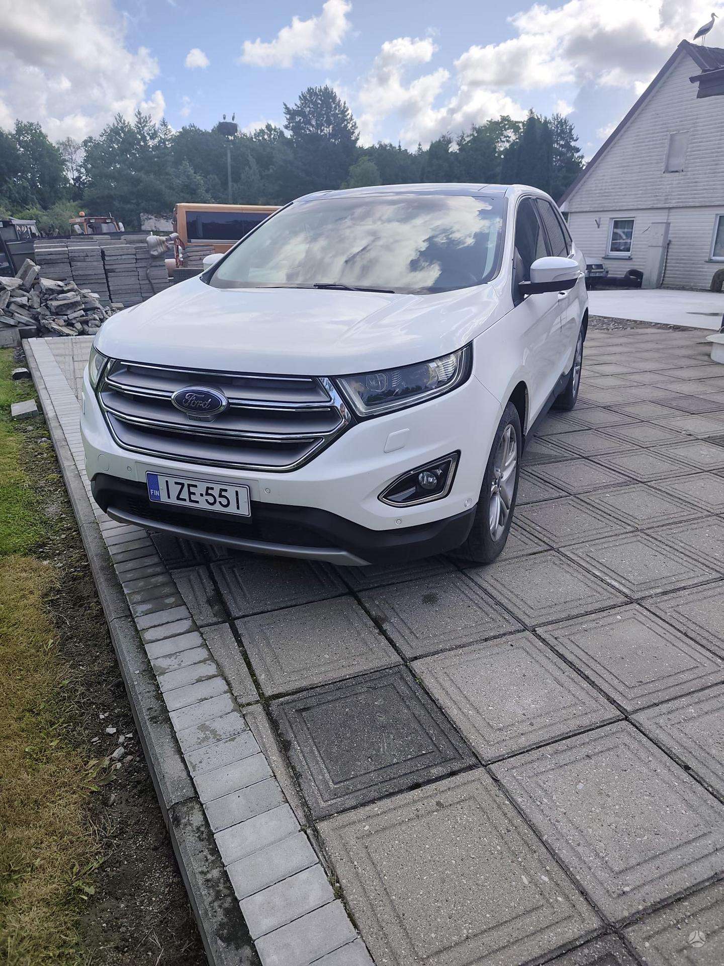 Ford Edge.