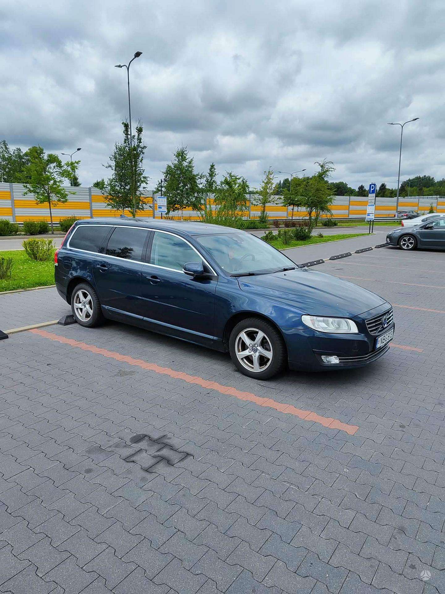 Volvo V70.