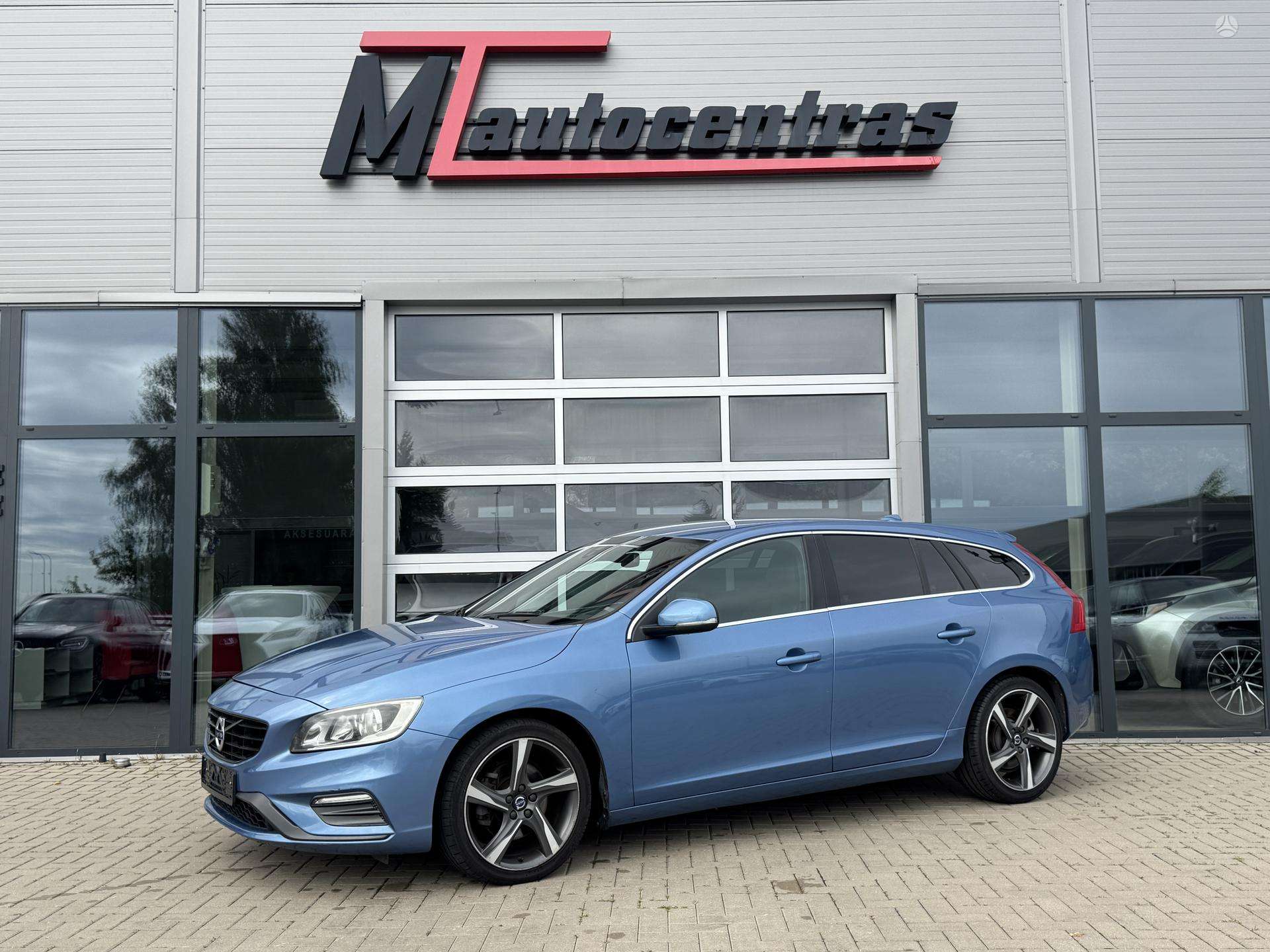 Volvo V60.