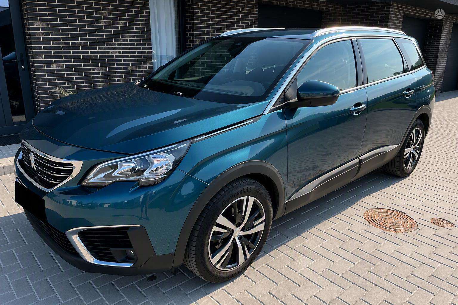 Peugeot 5008.