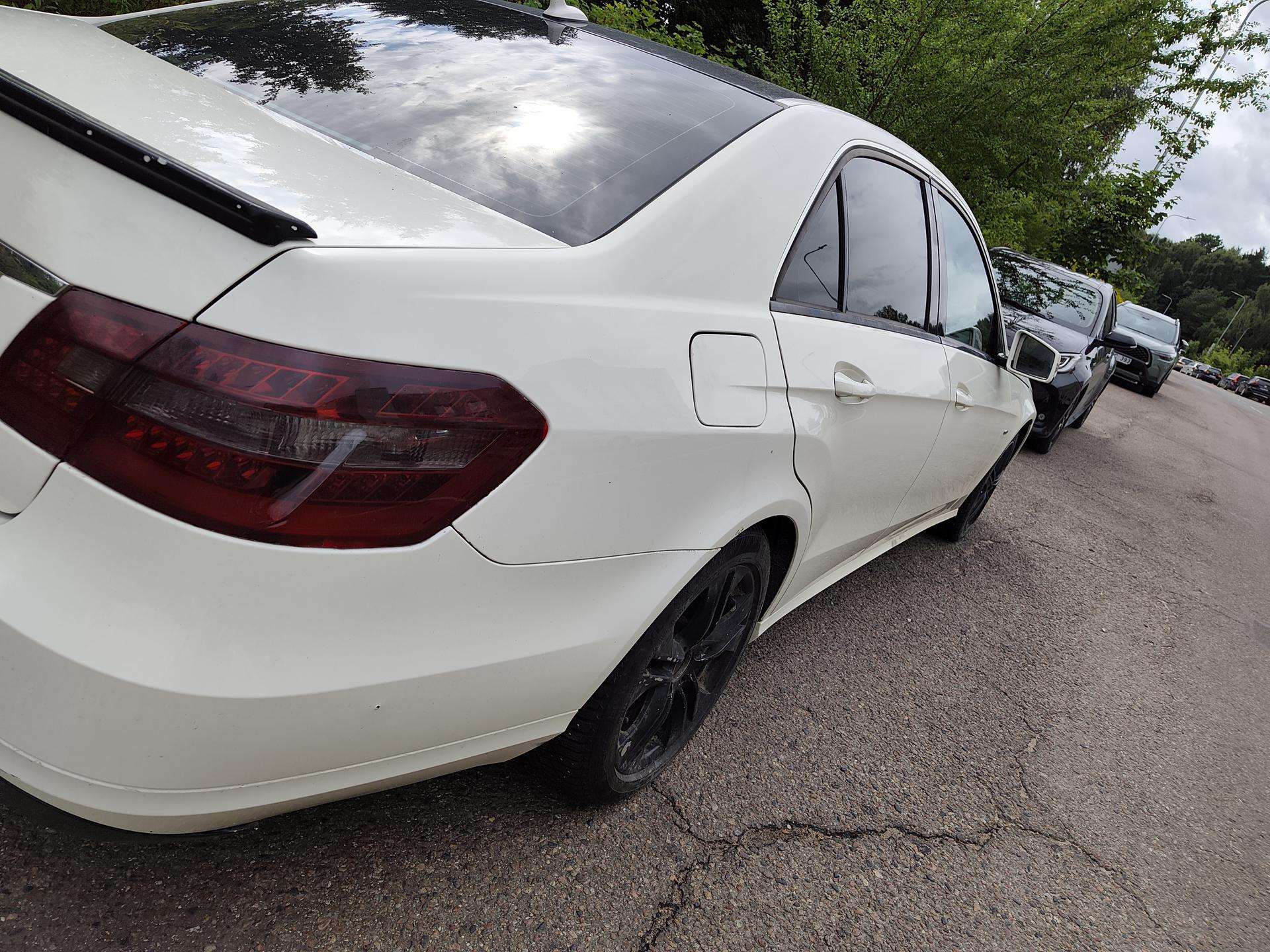 Mercedes-Benz E220.