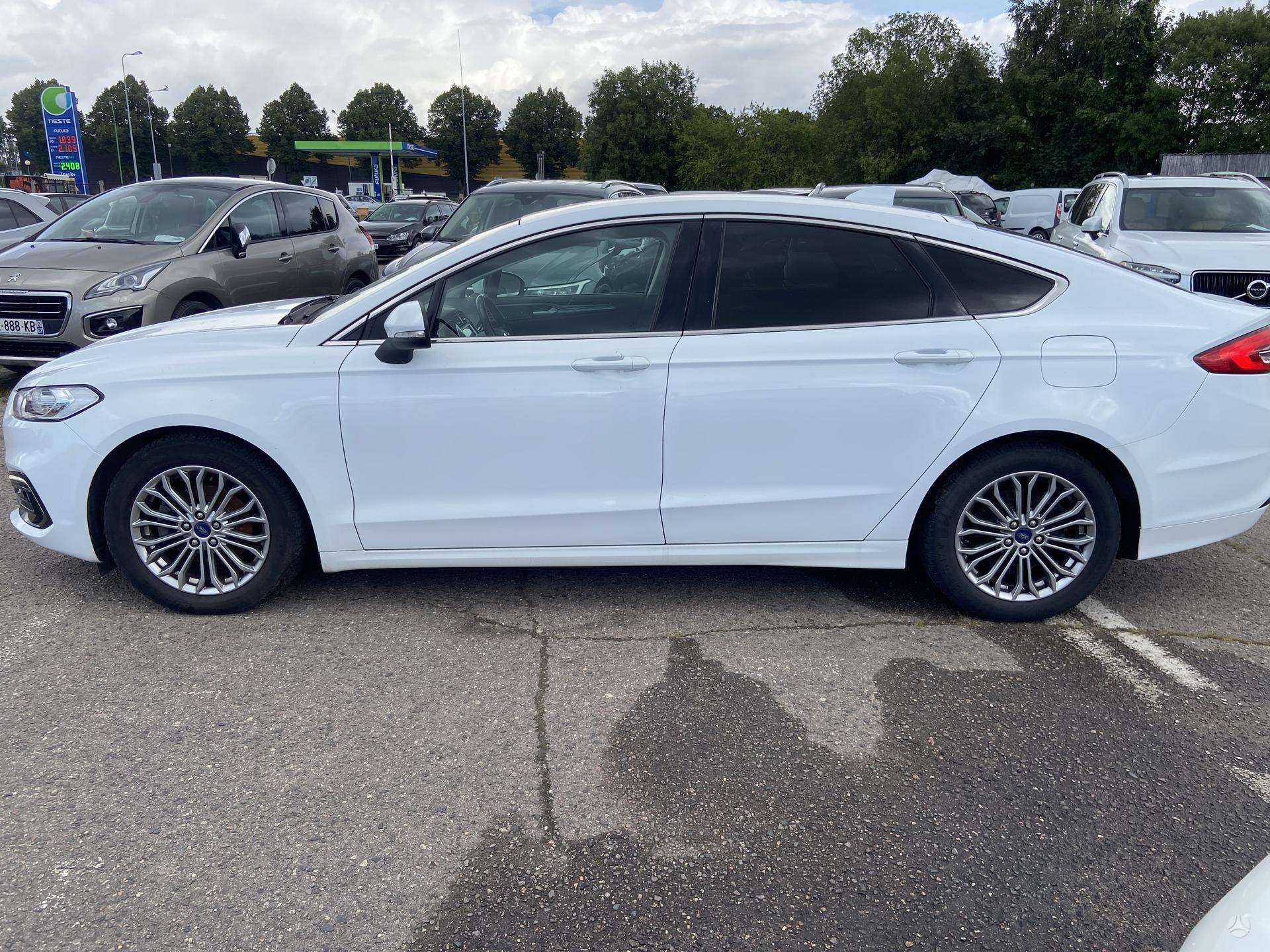 Ford Mondeo.