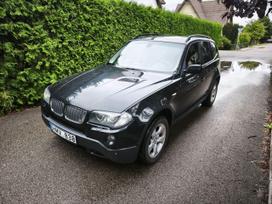 BMW X3.