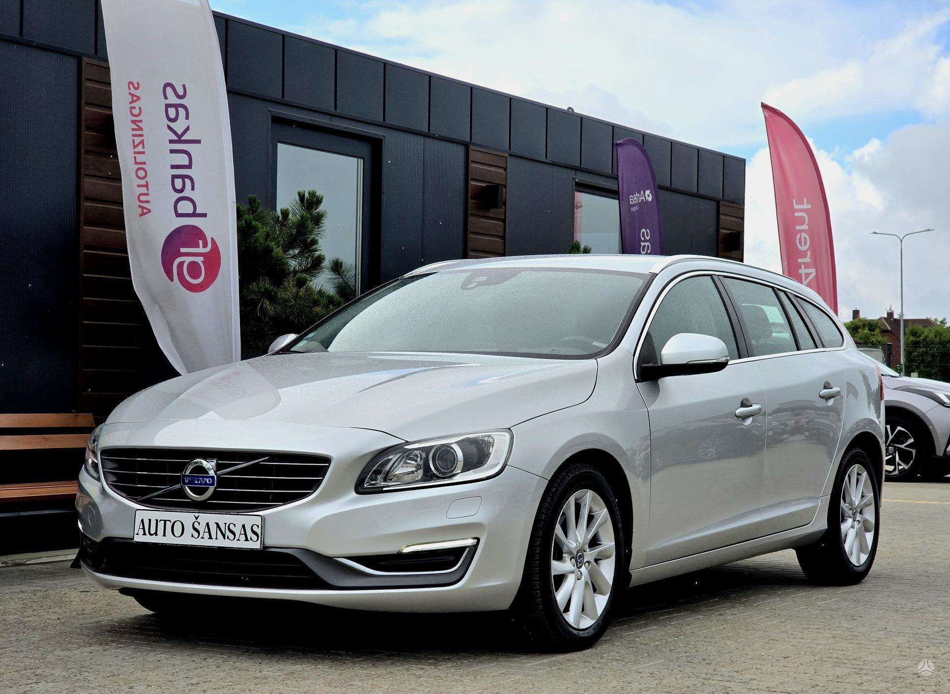 Volvo V60.
