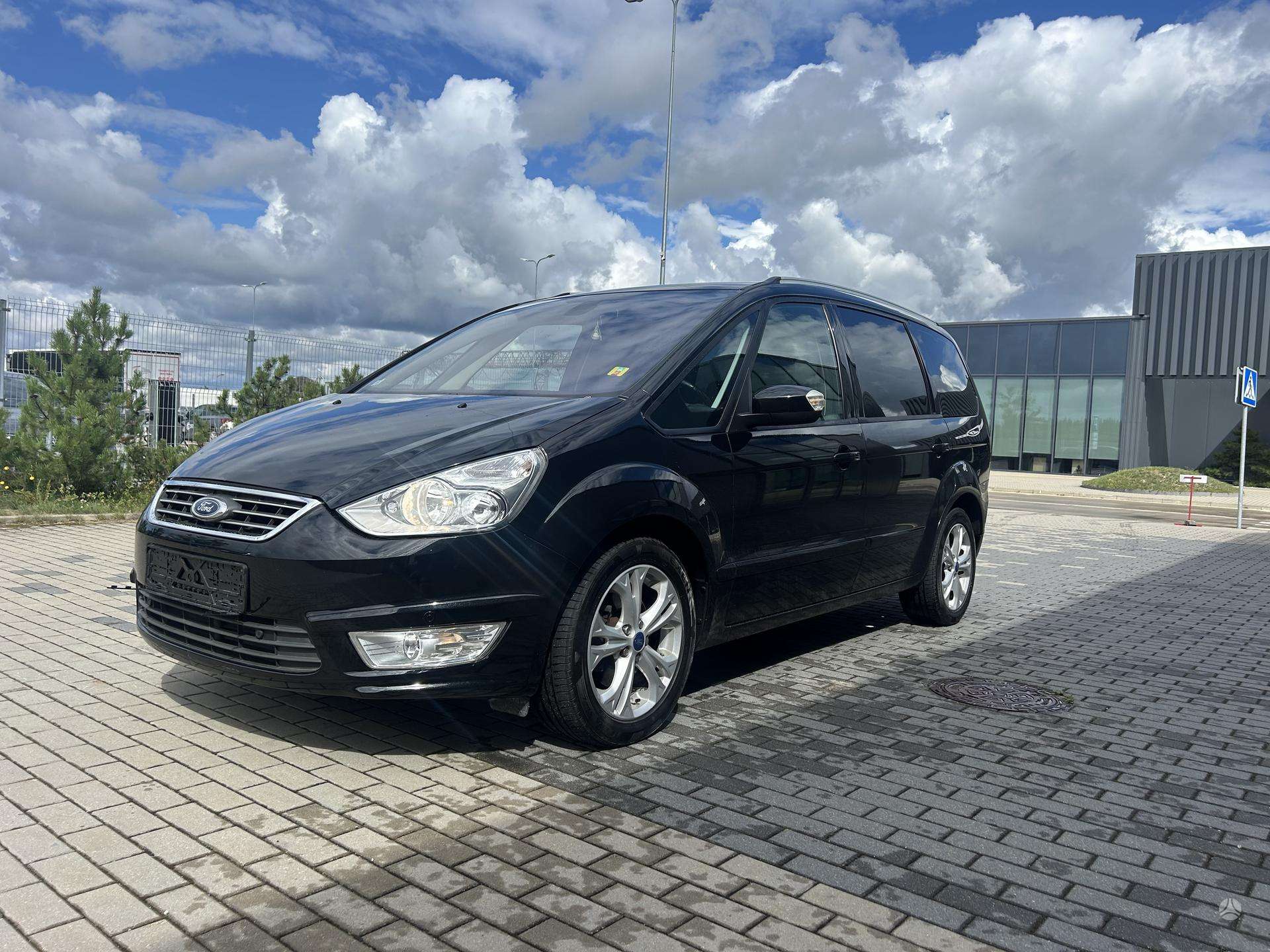 Ford Galaxy.