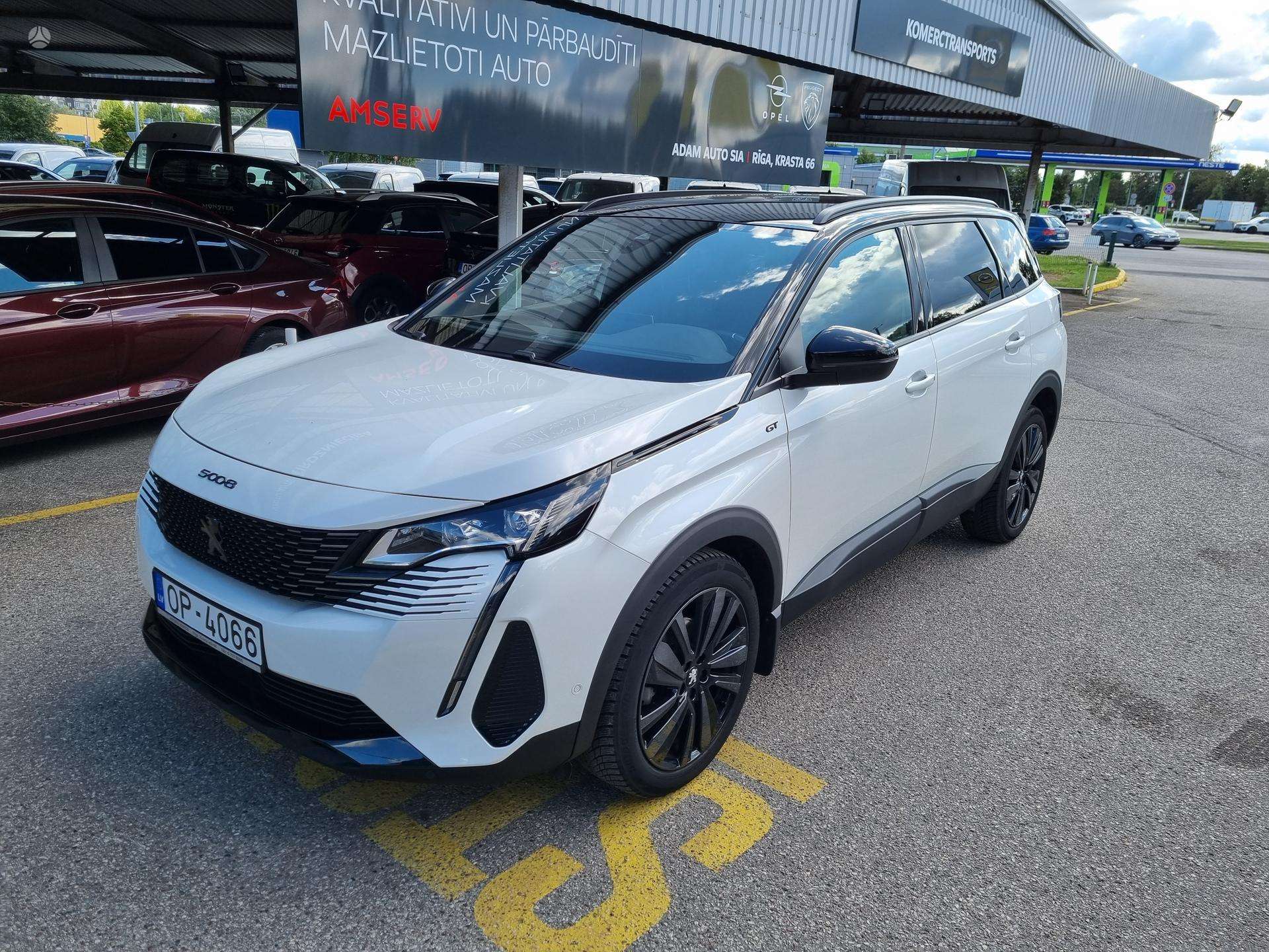 Peugeot 5008.