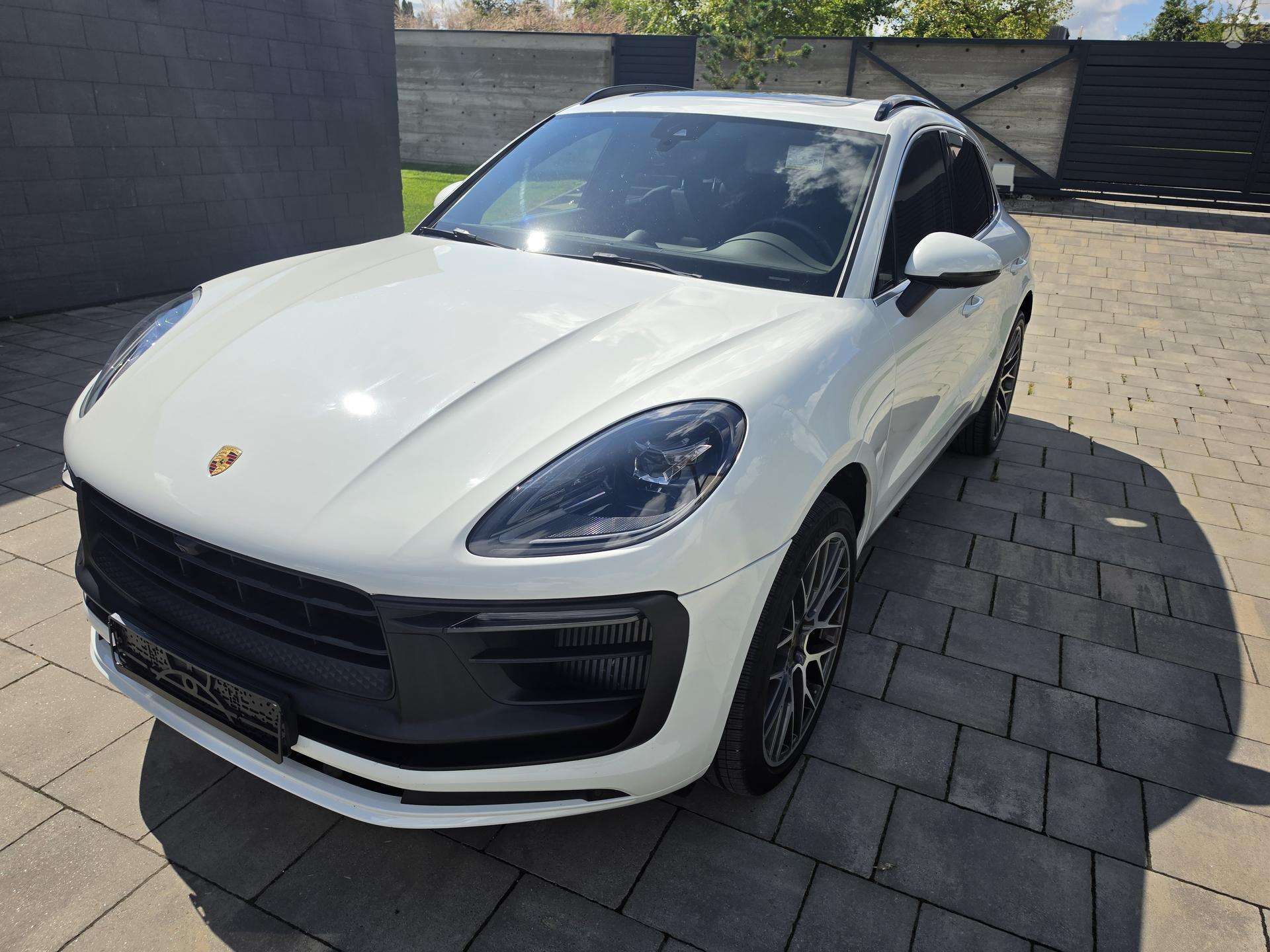 Porsche Macan.