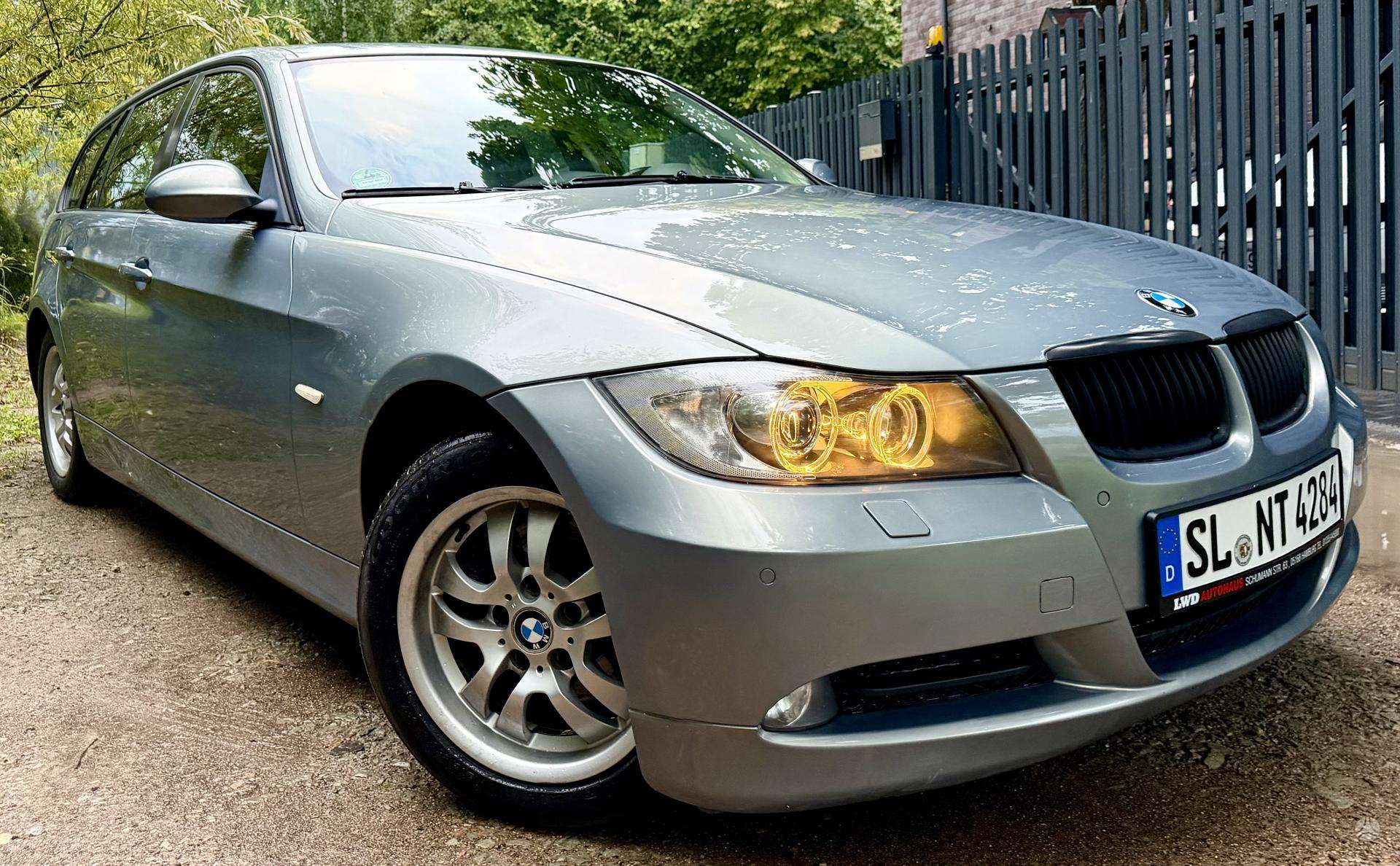 BMW 320