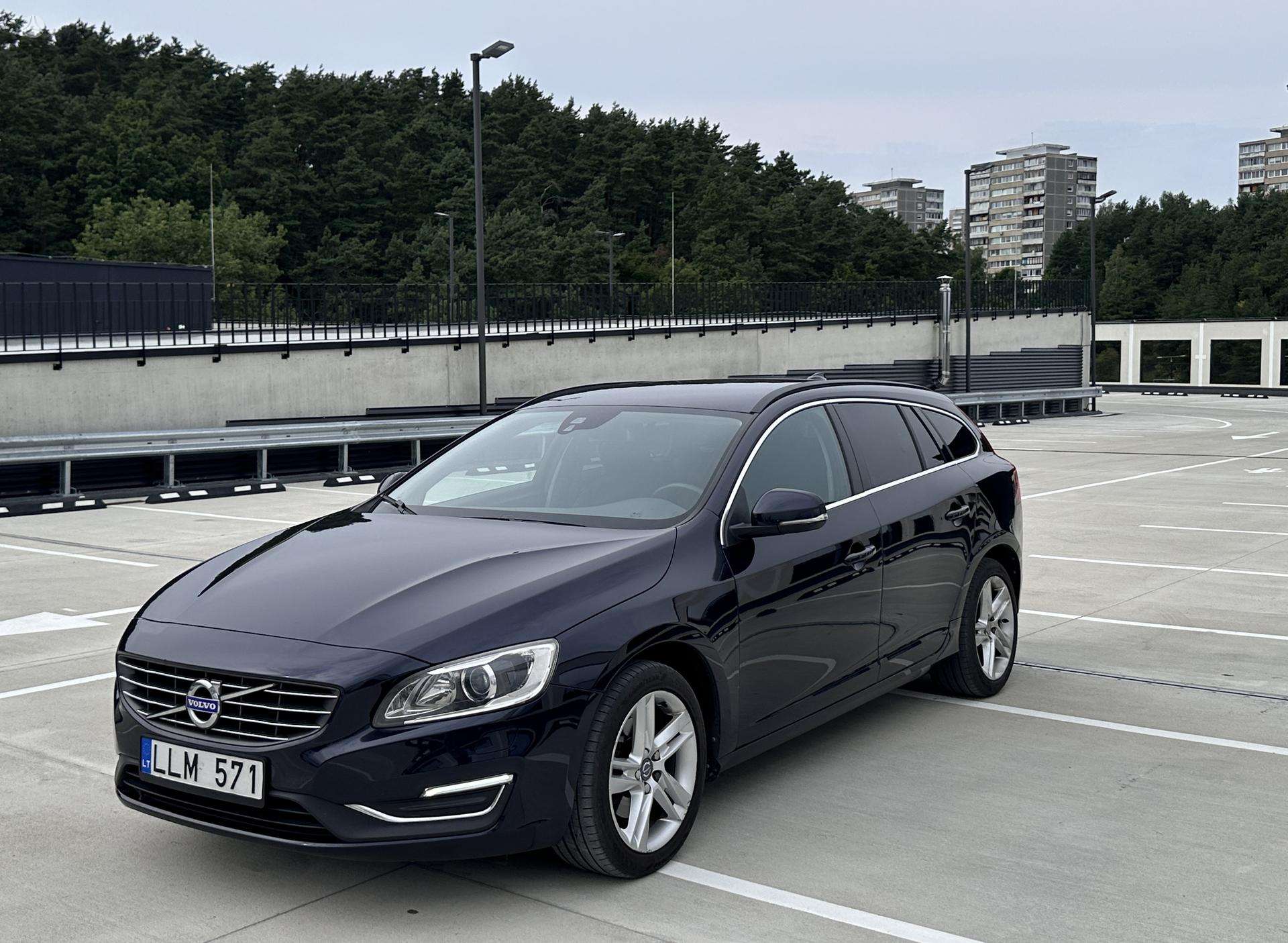 Volvo V60.