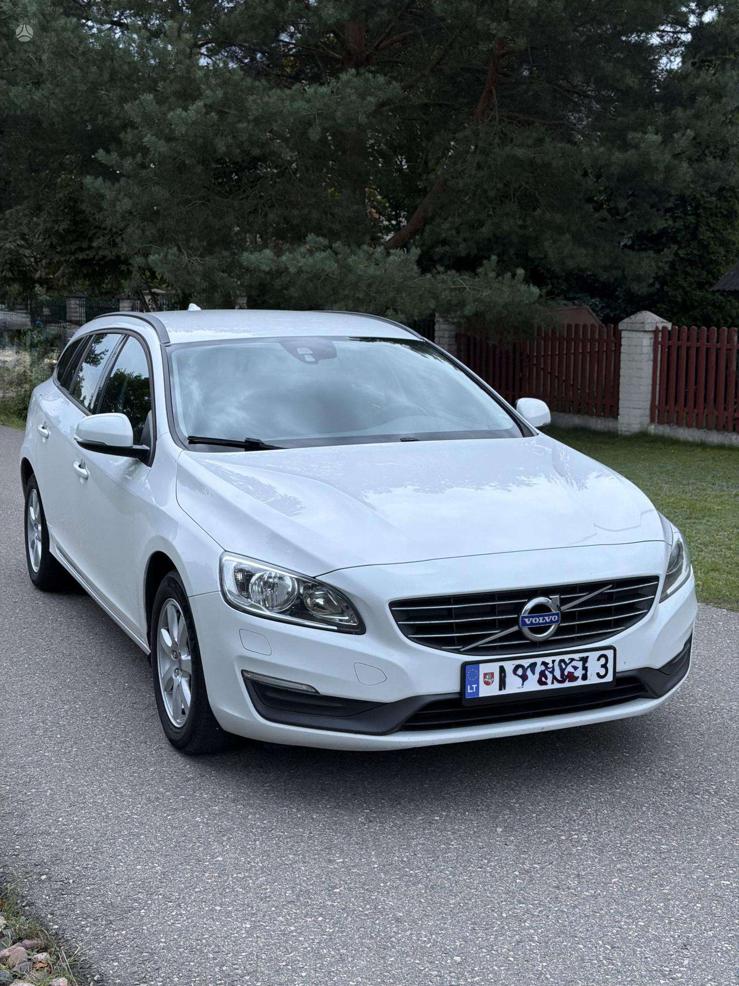 Volvo V60.