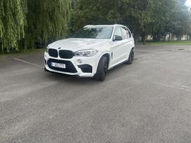 BMW X5.
