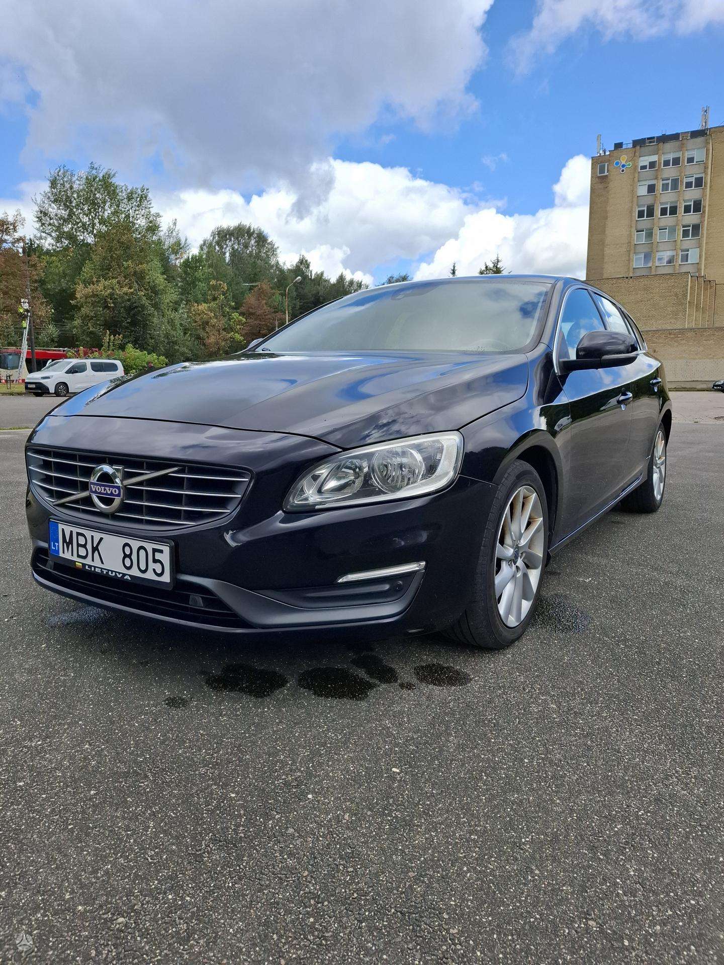 Volvo V60.