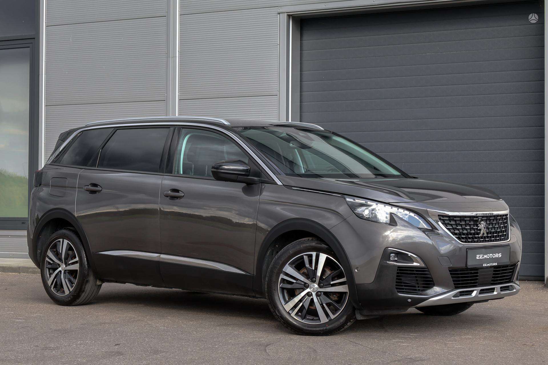 Peugeot 5008.