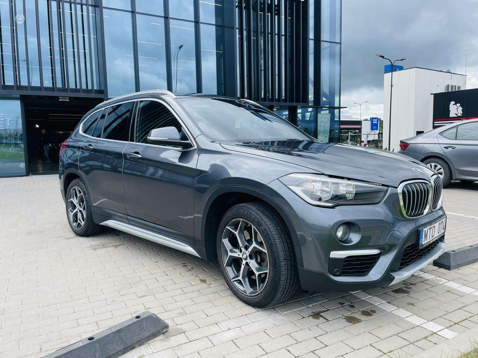 BMW X1.