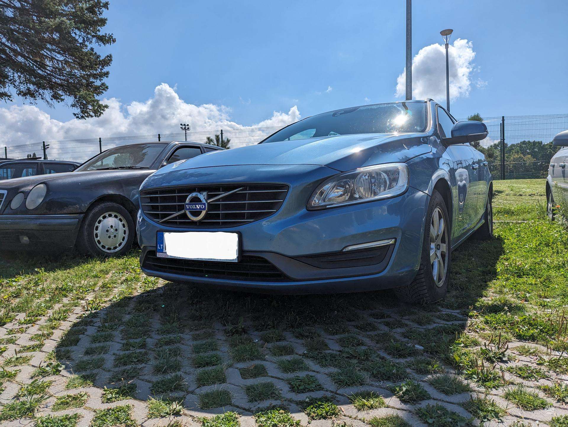 Volvo V60.