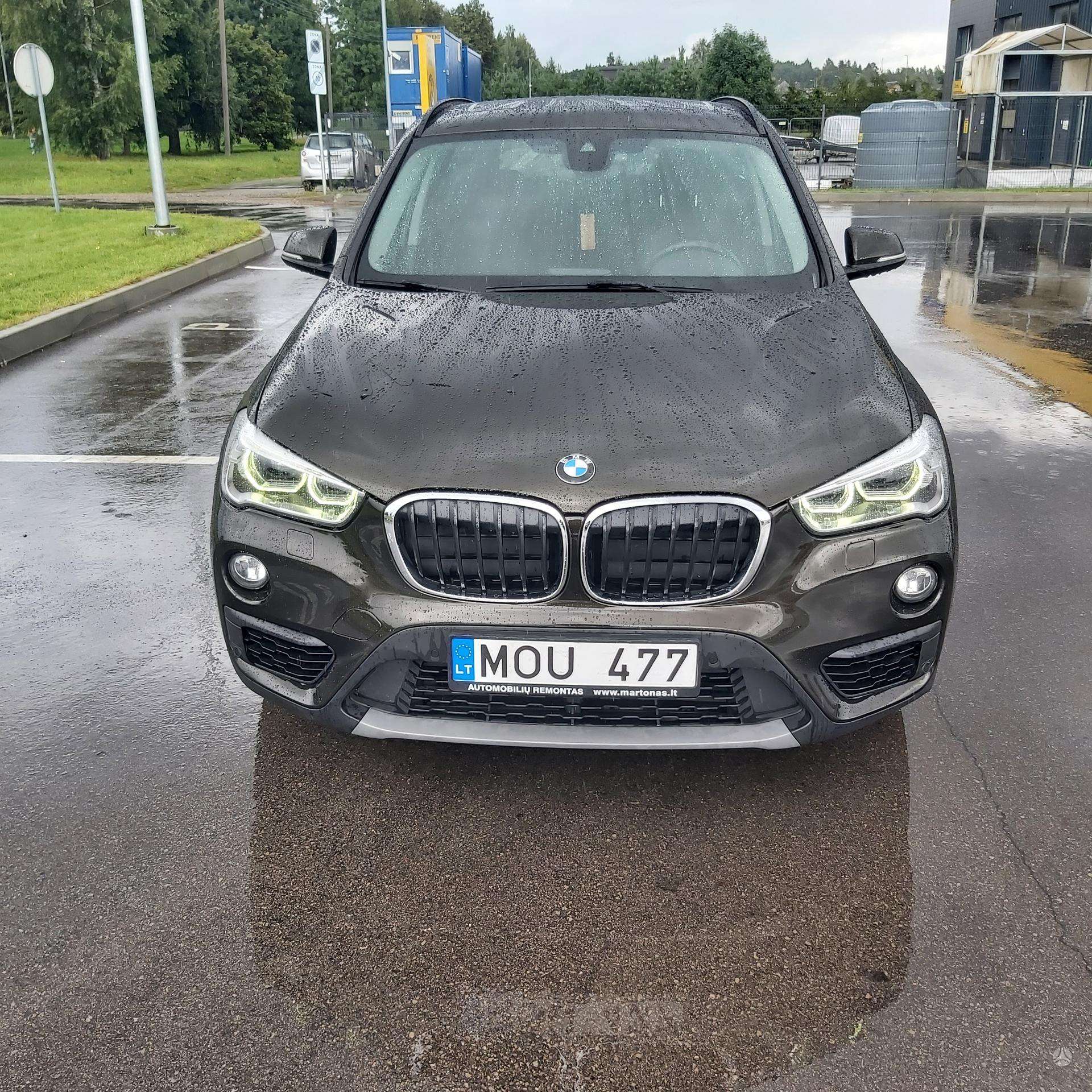 BMW X1.