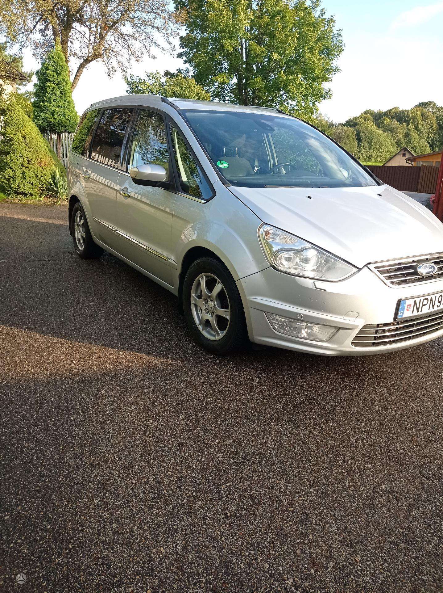 Ford Galaxy.