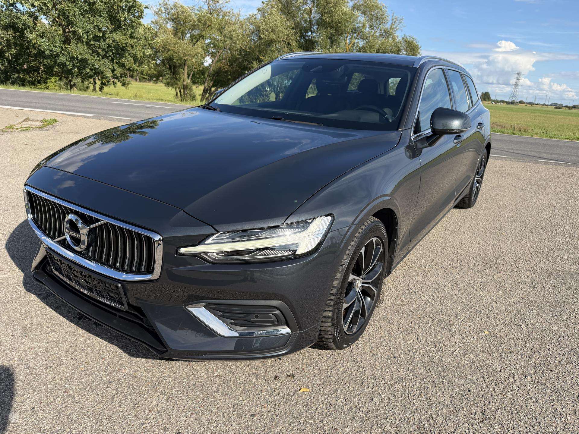 Volvo V60.