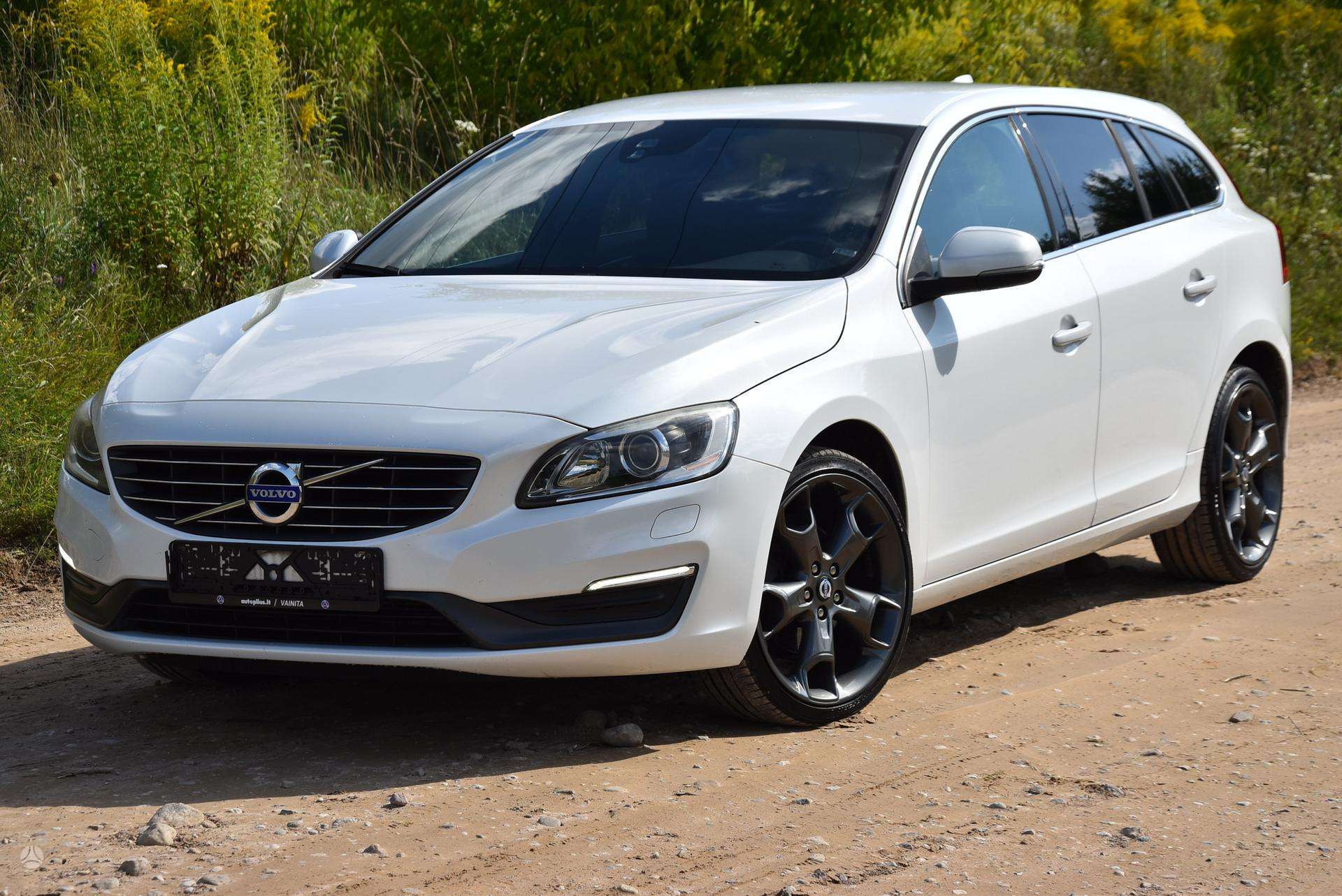 Volvo V60.