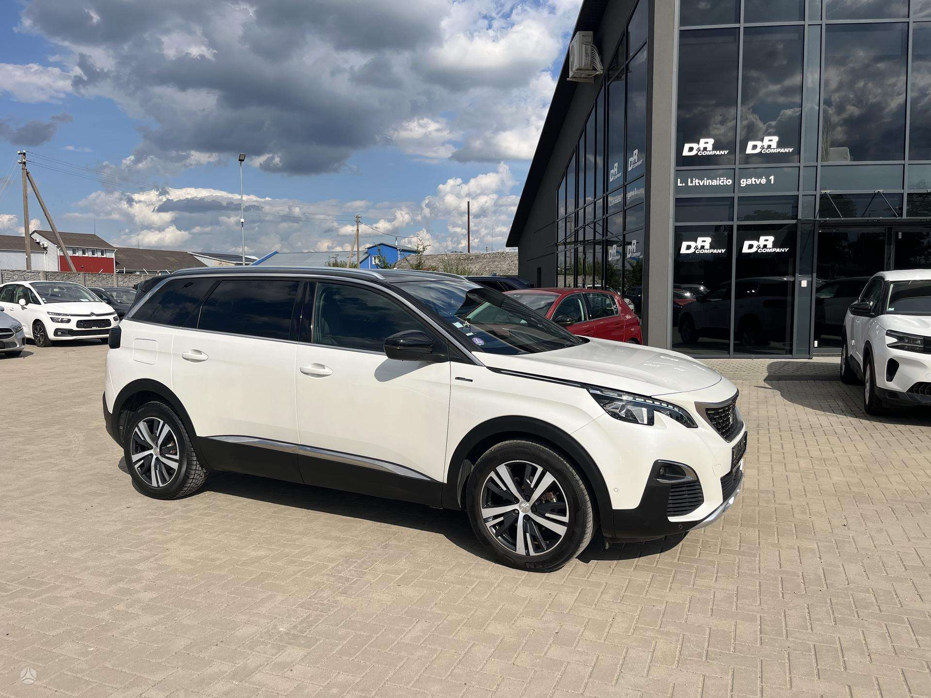 Peugeot 5008.