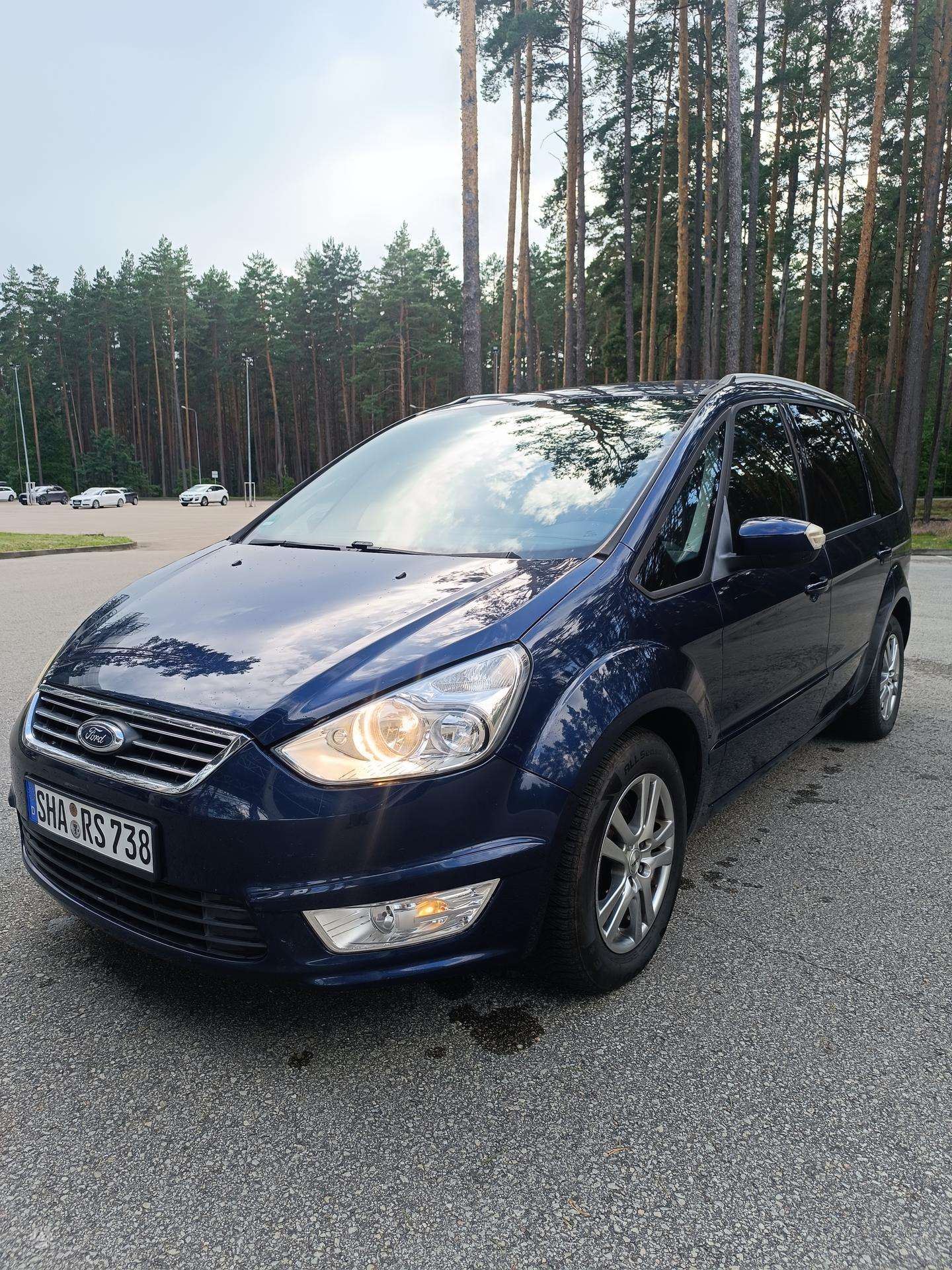Ford Galaxy.