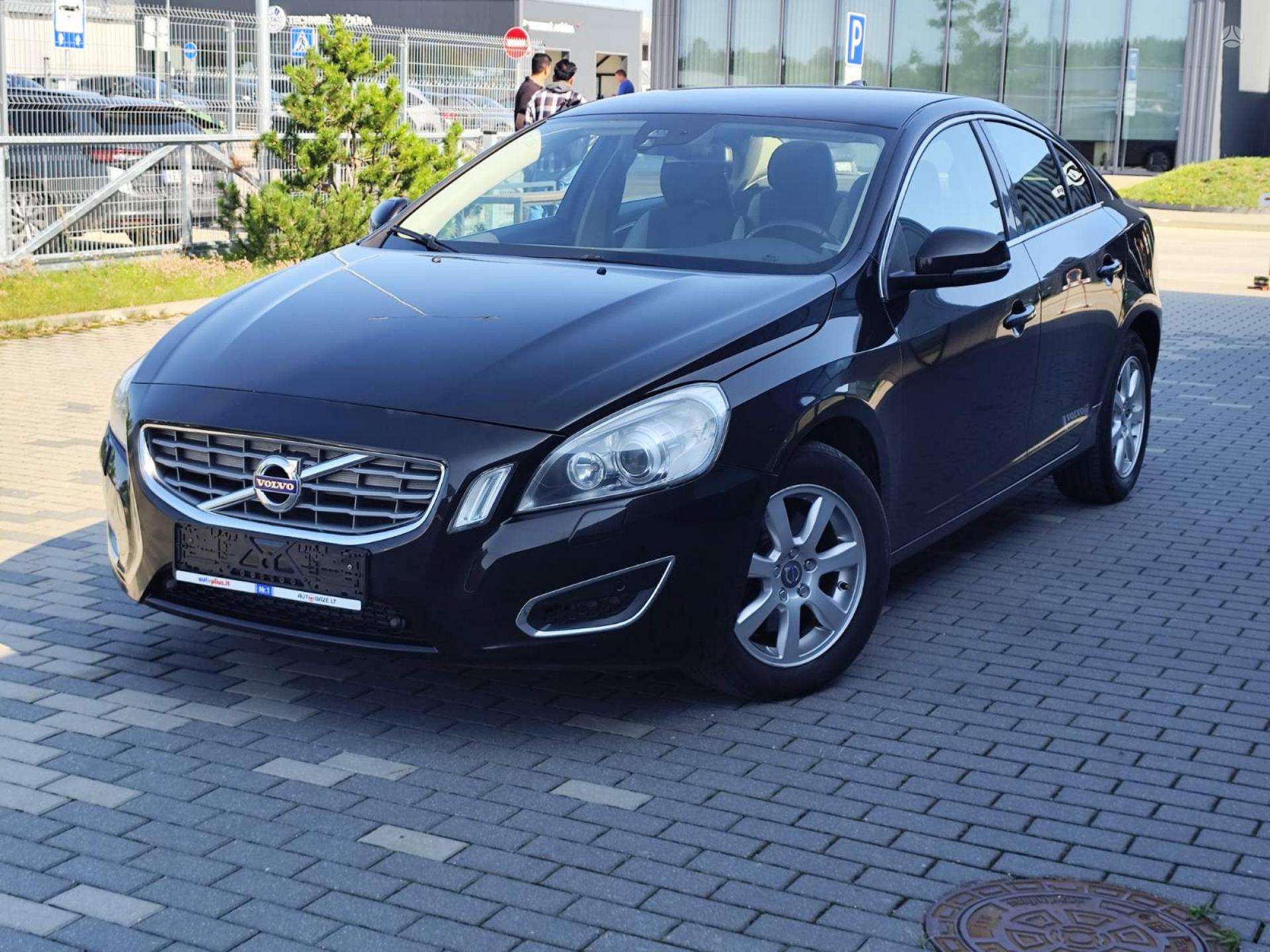 Volvo S60.
