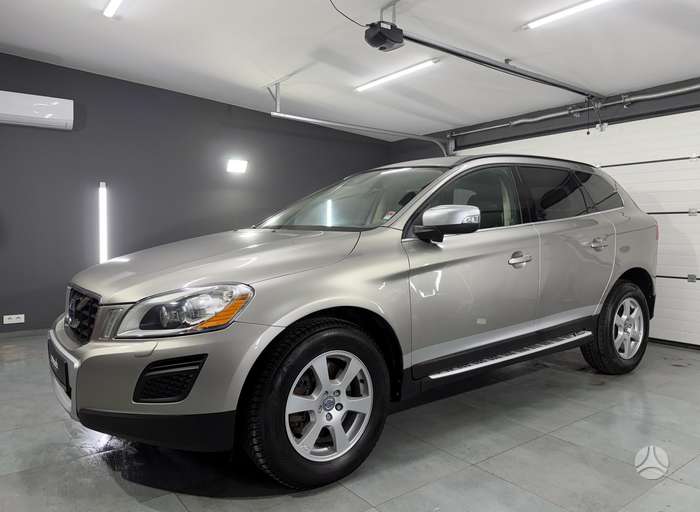 Volvo XC60.