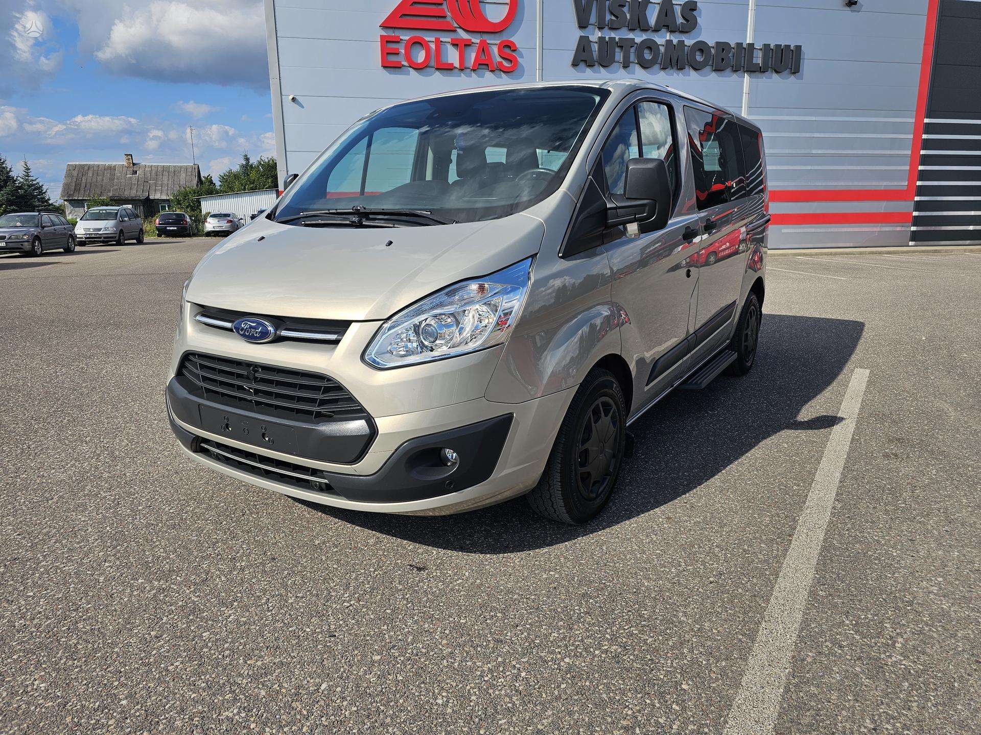 Ford Tourneo Custom.
