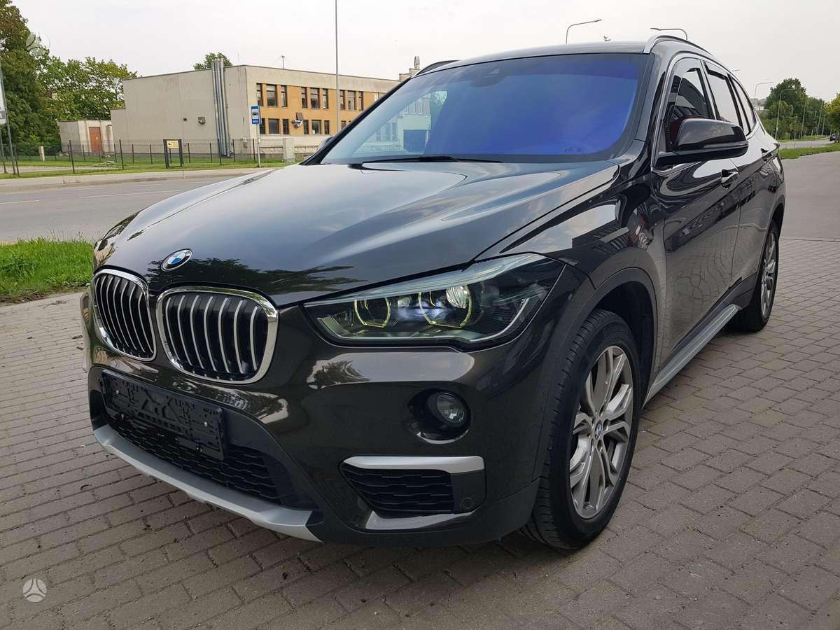 BMW X1.