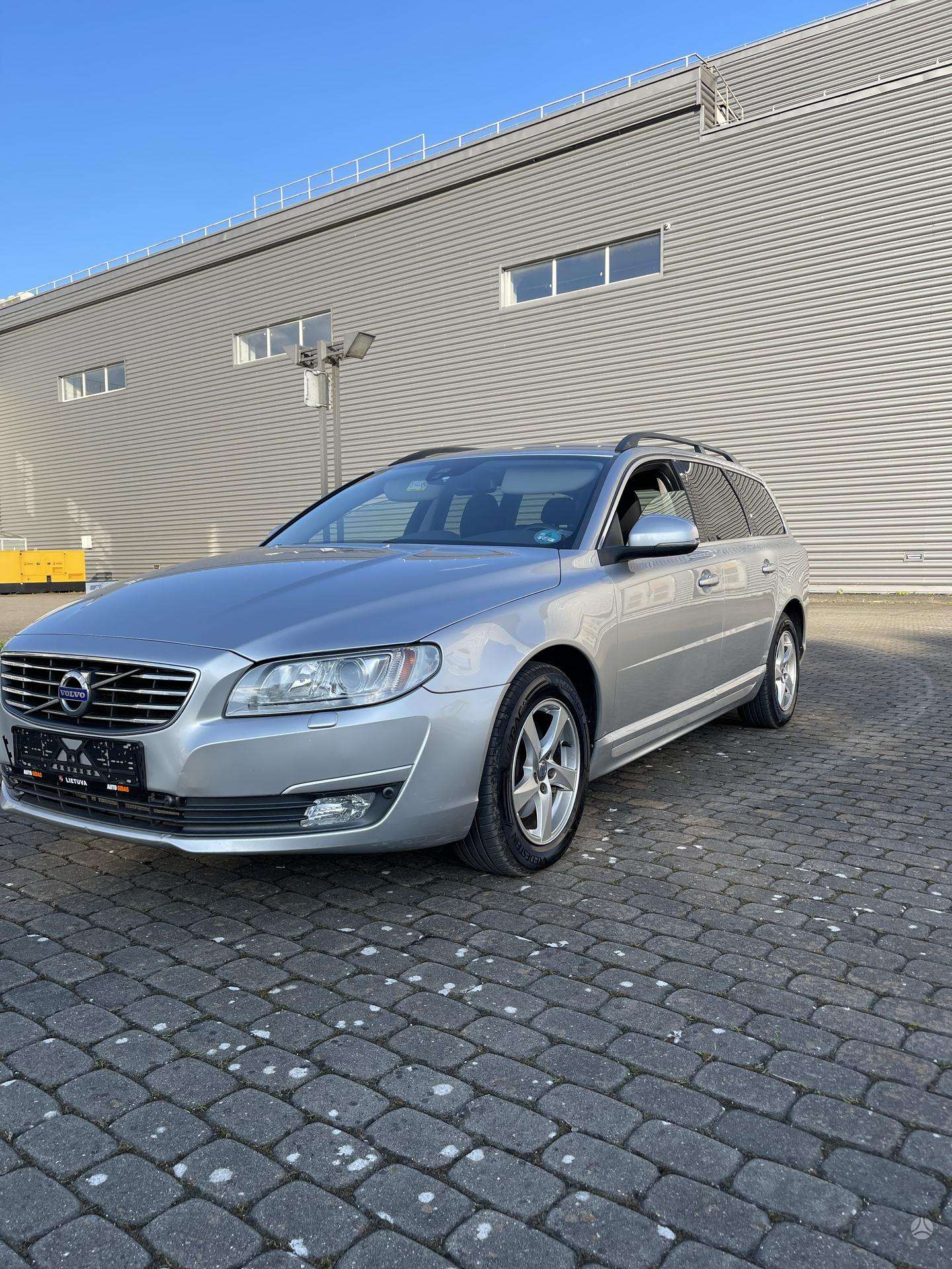 Volvo V70.
