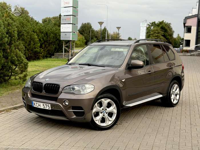BMW X5.