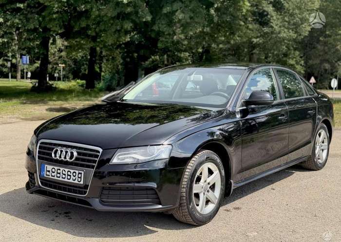 Audi A4.
