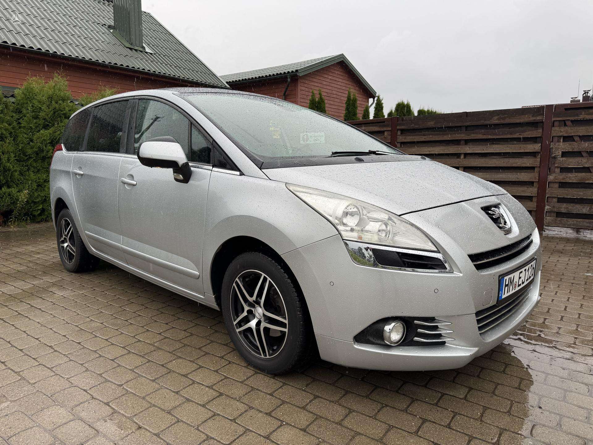 Peugeot 5008.