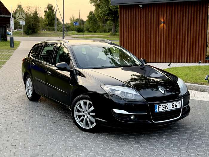 Renault Laguna.