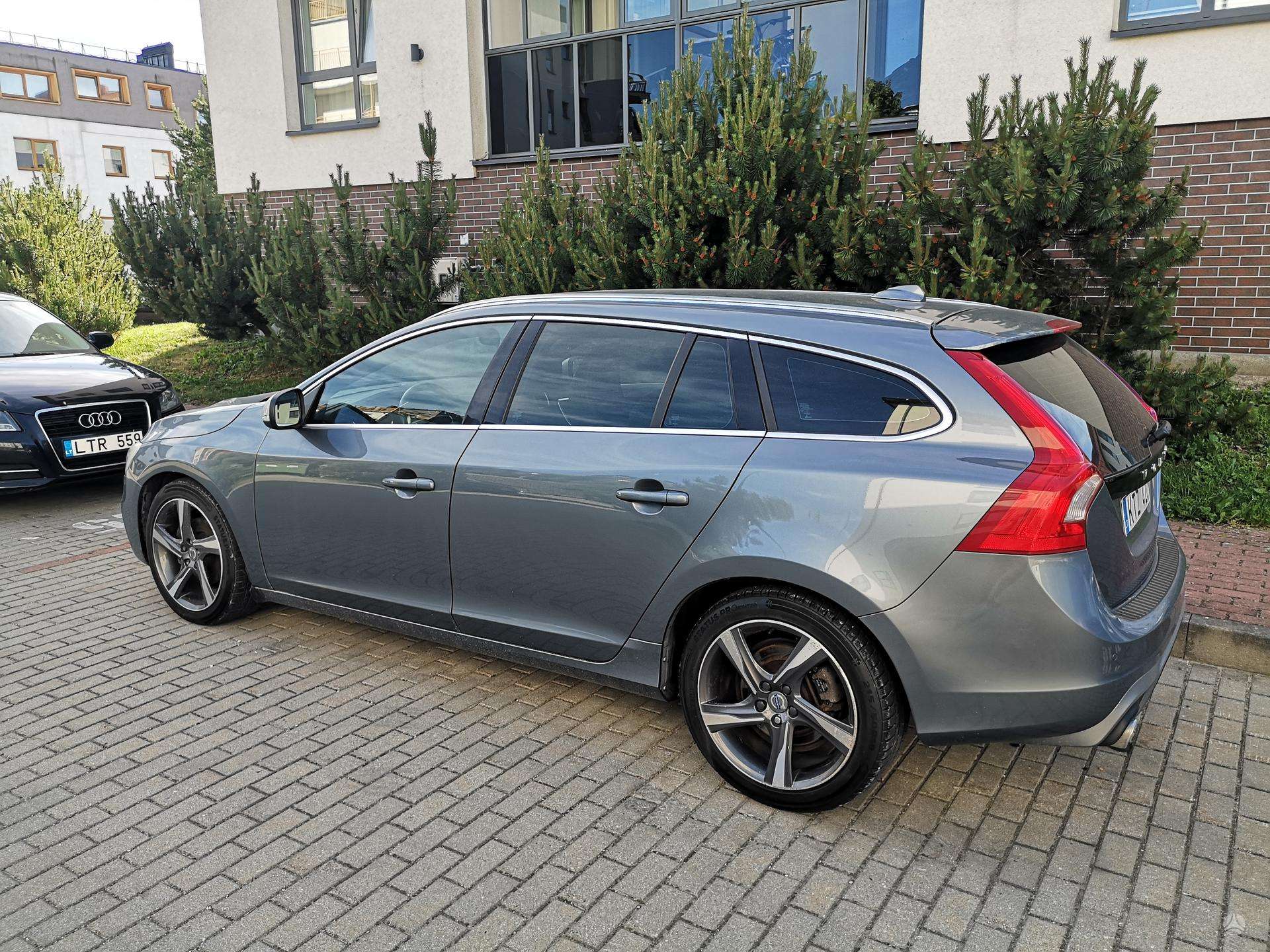 Volvo V60.