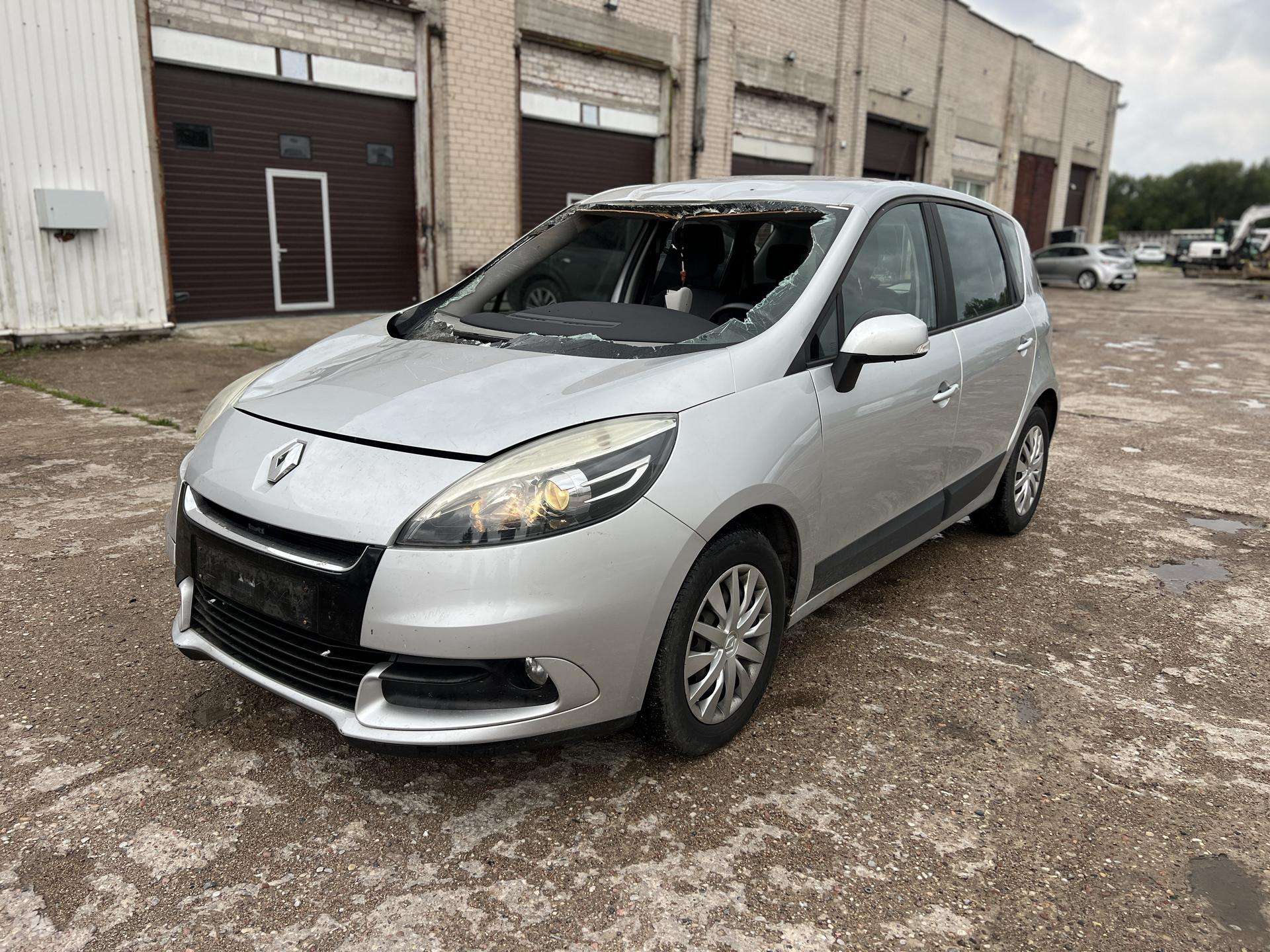 Renault Scenic.