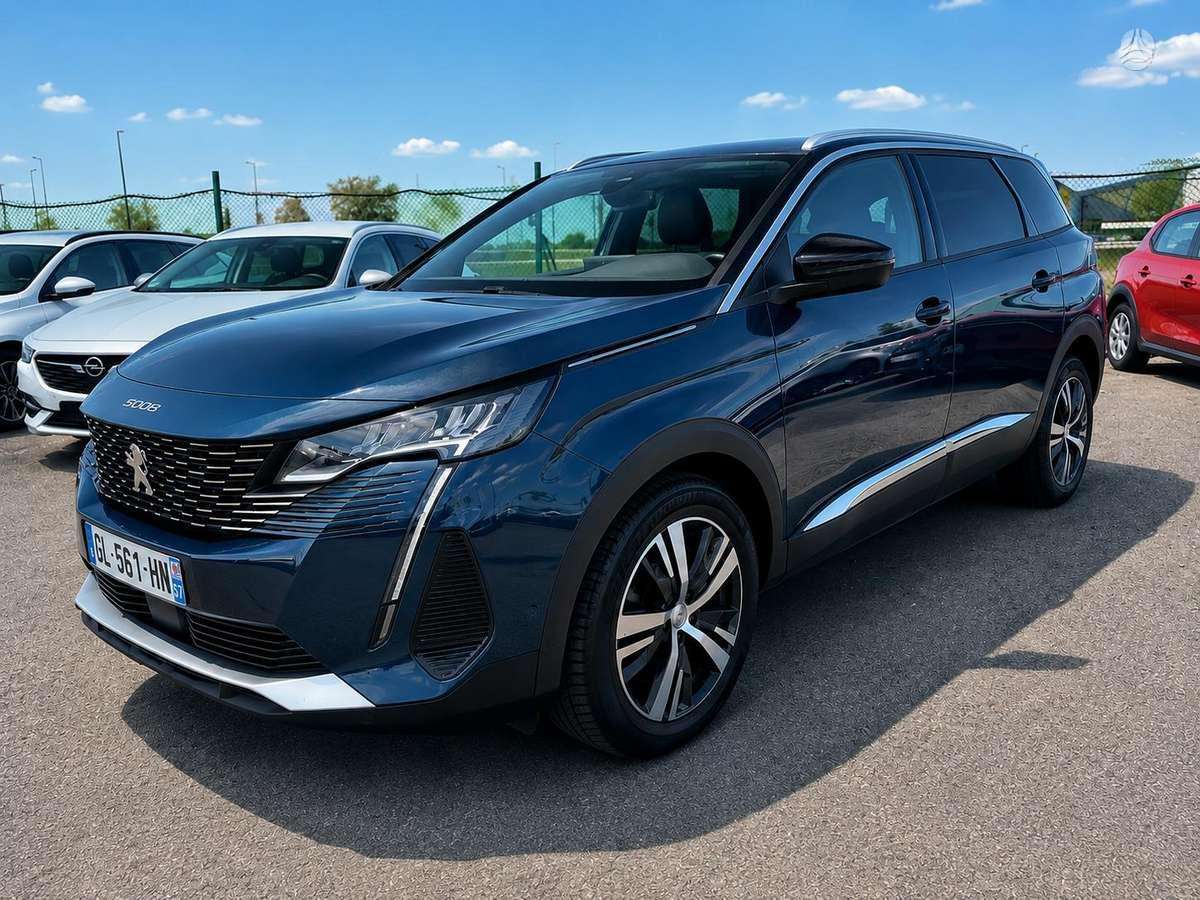 Peugeot 5008.