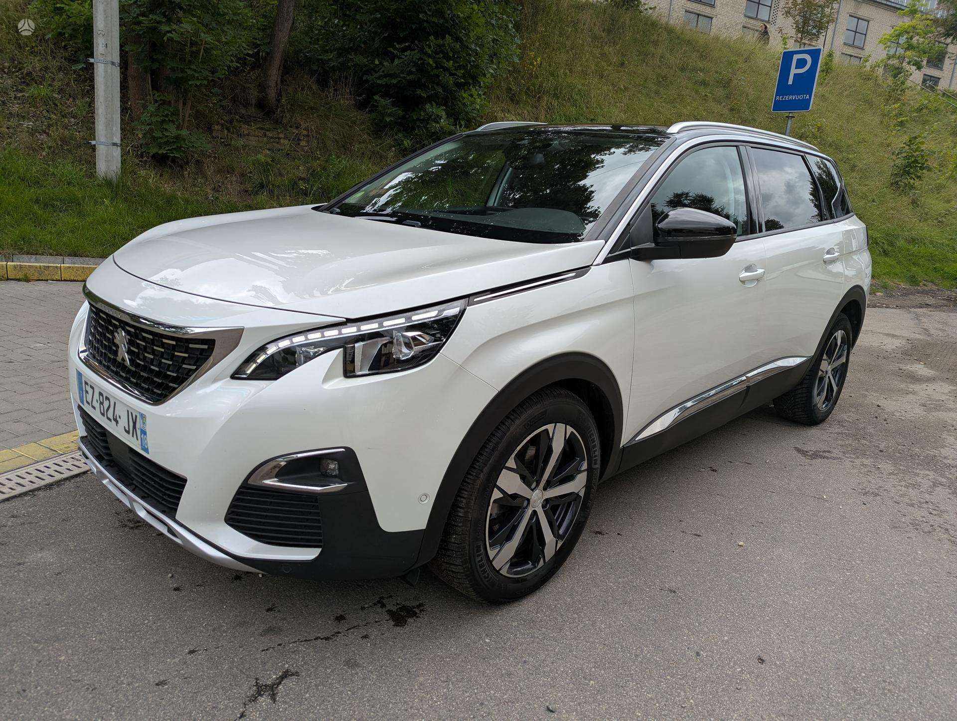 Peugeot 5008.