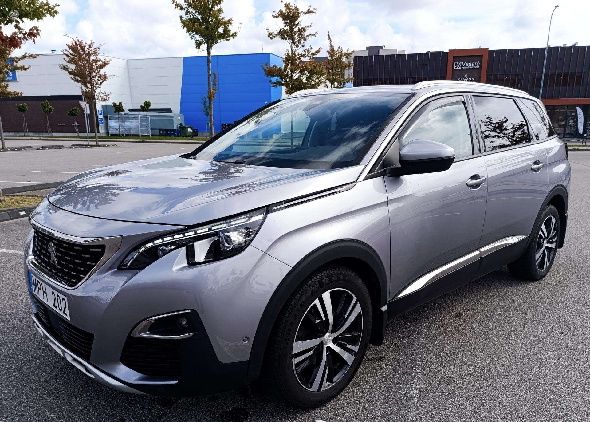 Peugeot 5008.