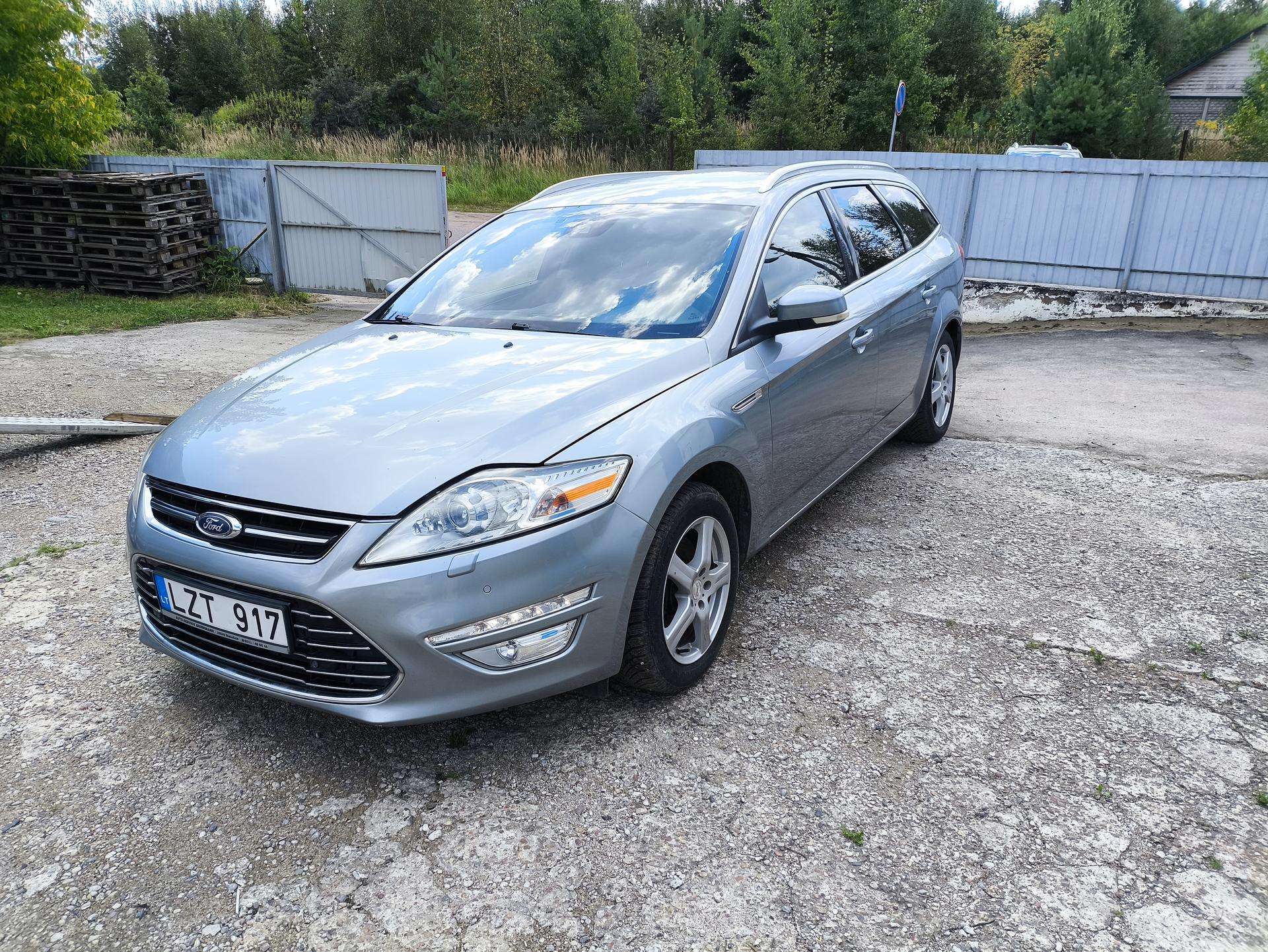 Ford Mondeo.