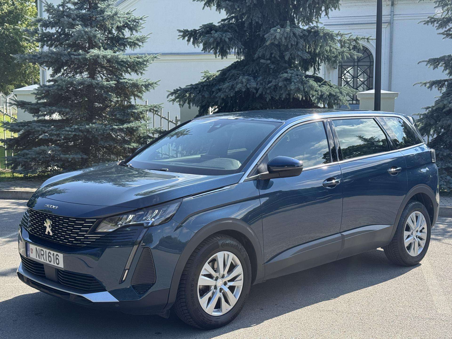 Peugeot 5008.