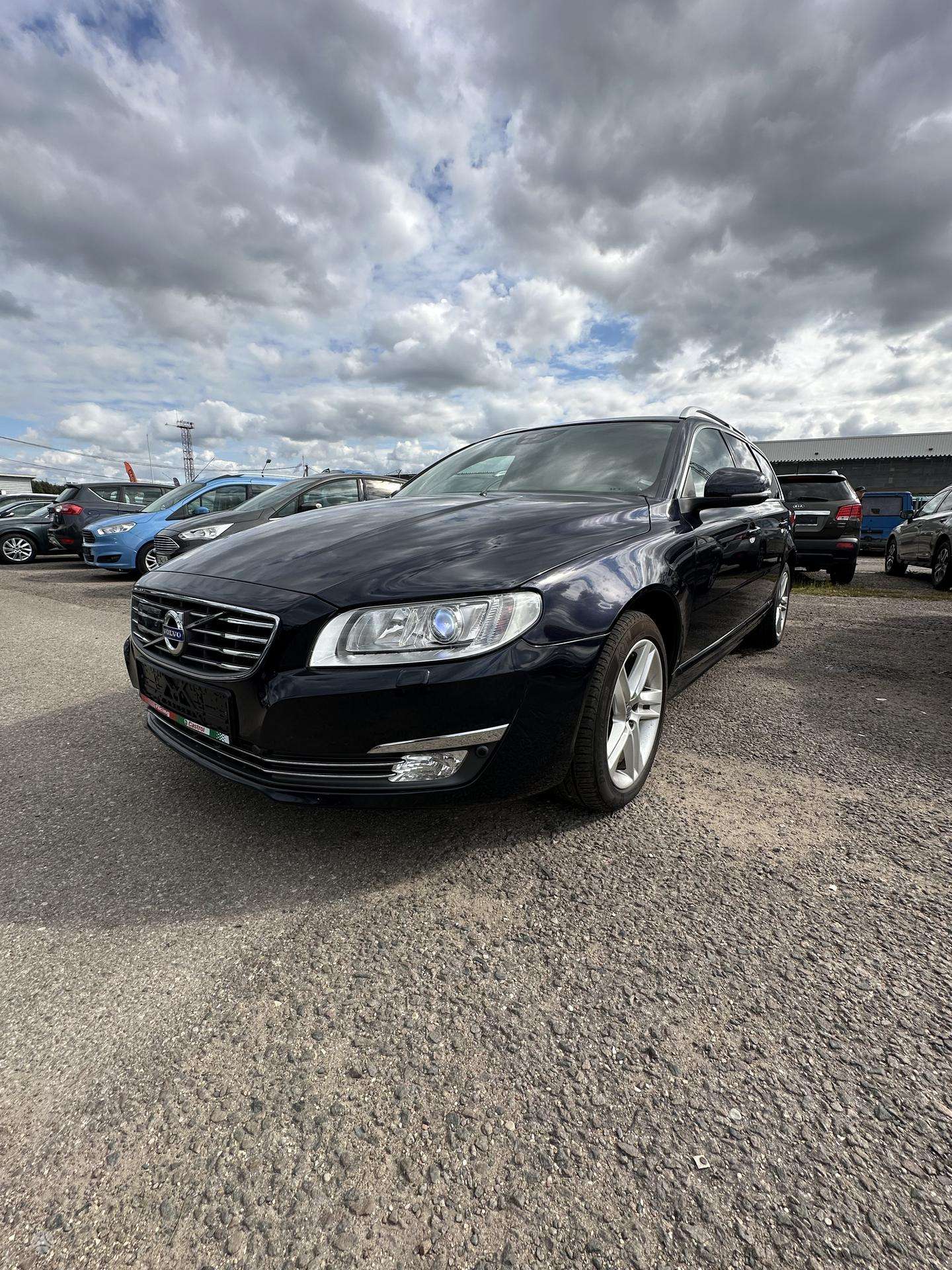 Volvo V70.