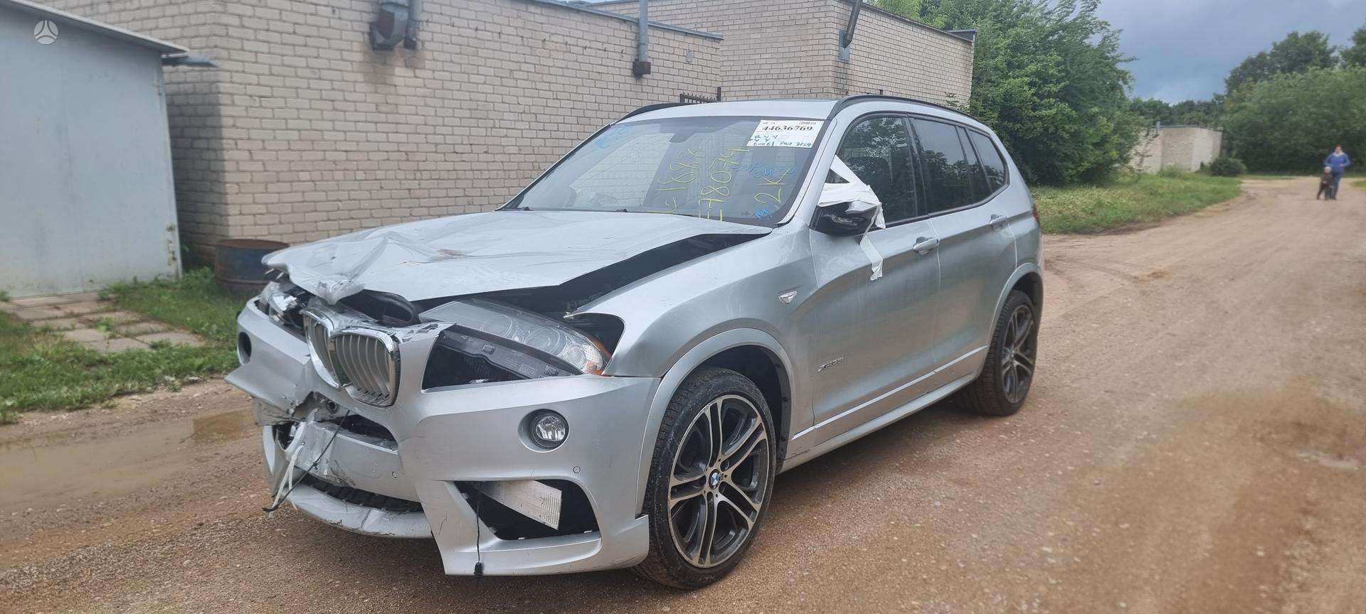 BMW X3.