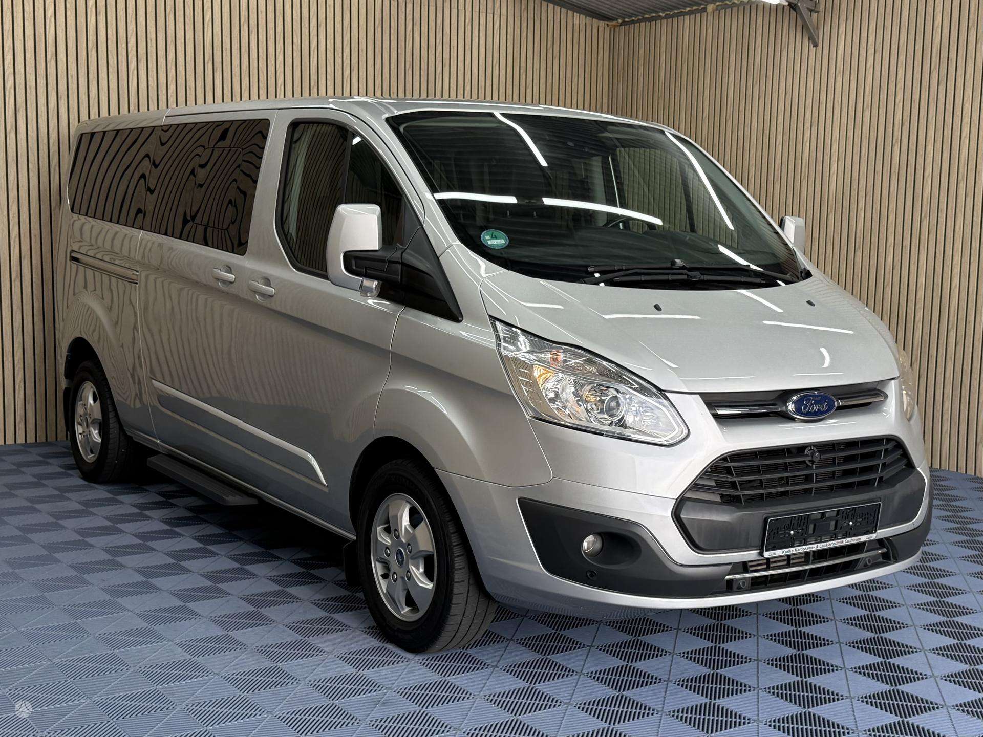 Ford Tourneo Custom.