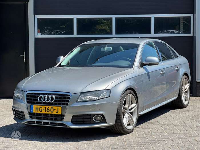 Audi A4.