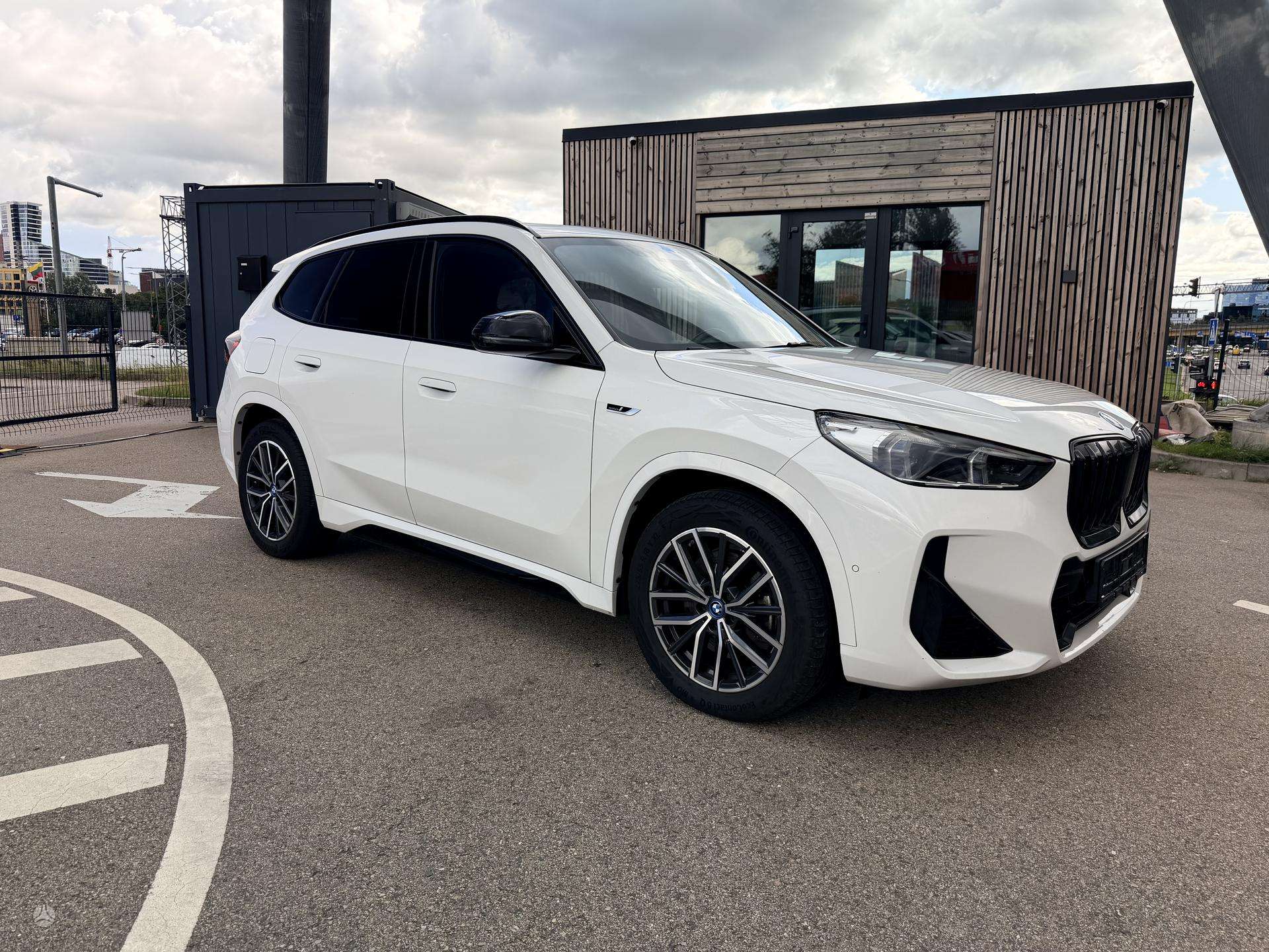 BMW X1.