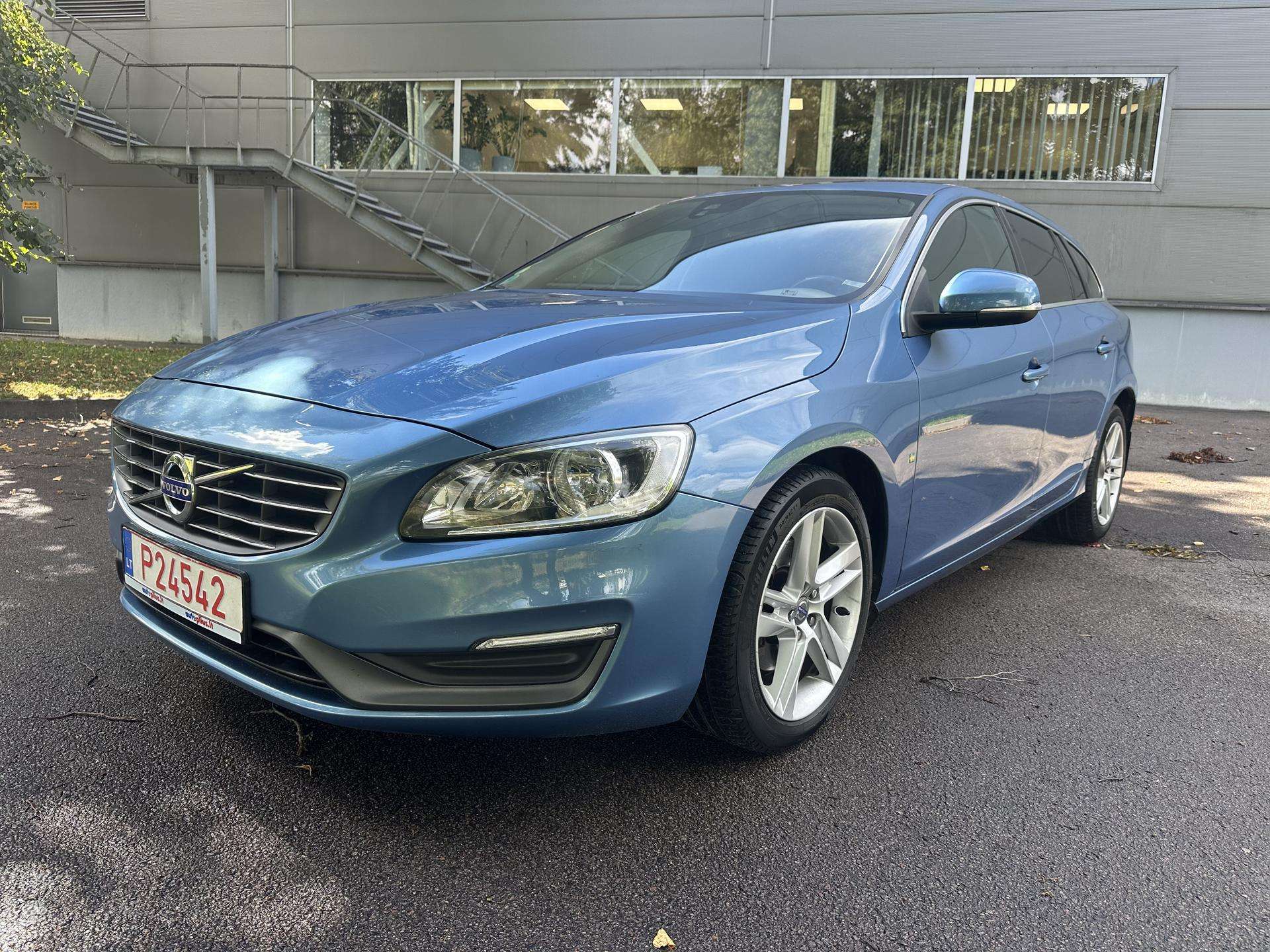 Volvo V60.