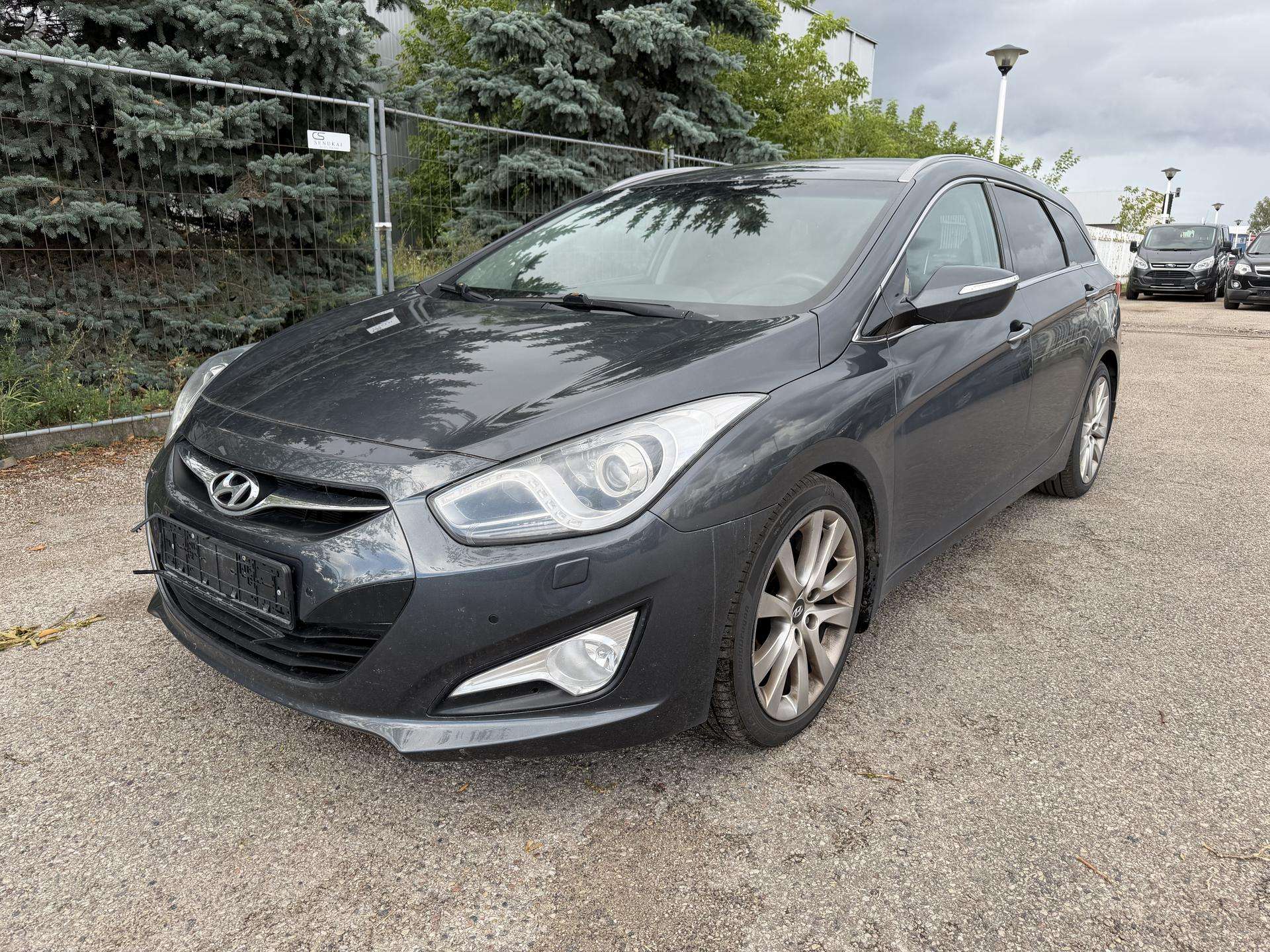 Hyundai i40.