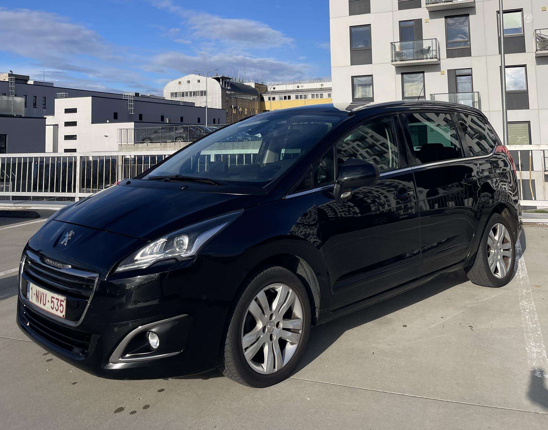 Peugeot 5008.